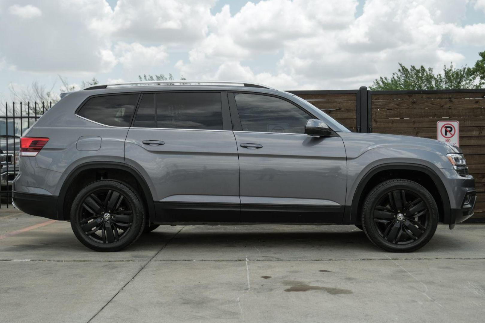 2019 gray Volkswagen Atlas V6 SE w/Technology (1V2WR2CA7KC) with an 3.6L V6 DOHC 24V engine, 8-Speed Automatic transmission, located at 2401 E Main St., Grand Prairie, TX, 75050, (972) 262-4440, 32.748981, -96.969643 - Photo#9