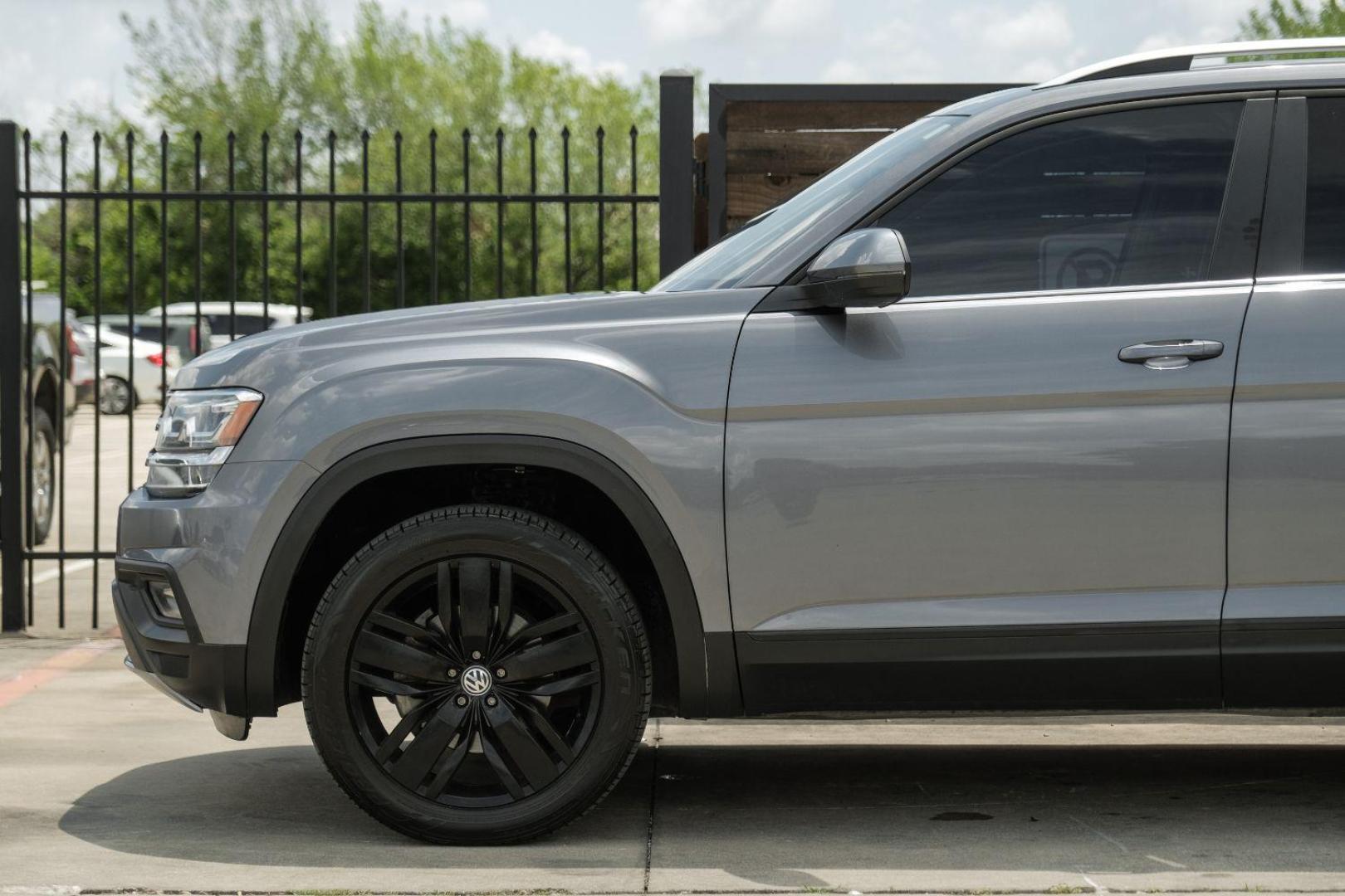 2019 gray Volkswagen Atlas V6 SE w/Technology (1V2WR2CA7KC) with an 3.6L V6 DOHC 24V engine, 8-Speed Automatic transmission, located at 2401 E Main St., Grand Prairie, TX, 75050, (972) 262-4440, 32.748981, -96.969643 - Photo#16