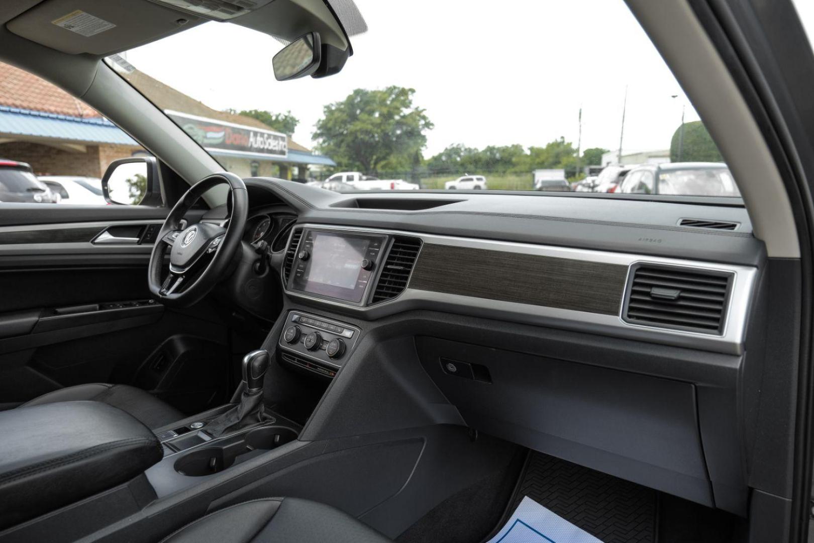 2019 gray Volkswagen Atlas V6 SE w/Technology (1V2WR2CA7KC) with an 3.6L V6 DOHC 24V engine, 8-Speed Automatic transmission, located at 2401 E Main St., Grand Prairie, TX, 75050, (972) 262-4440, 32.748981, -96.969643 - Photo#18