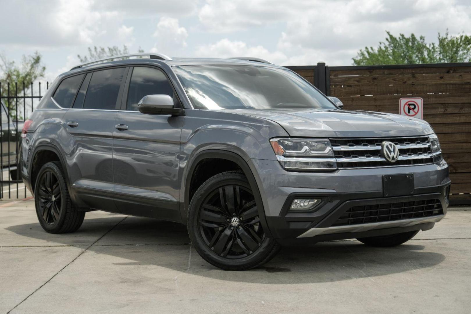 2019 gray Volkswagen Atlas V6 SE w/Technology (1V2WR2CA7KC) with an 3.6L V6 DOHC 24V engine, 8-Speed Automatic transmission, located at 2401 E Main St., Grand Prairie, TX, 75050, (972) 262-4440, 32.748981, -96.969643 - Photo#6