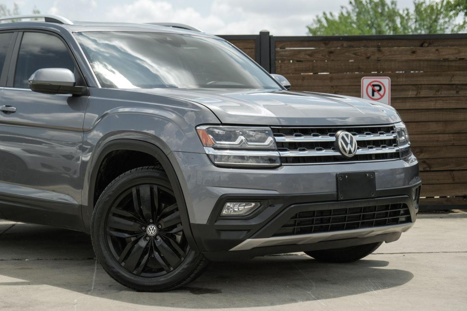 2019 gray Volkswagen Atlas V6 SE w/Technology (1V2WR2CA7KC) with an 3.6L V6 DOHC 24V engine, 8-Speed Automatic transmission, located at 2401 E Main St., Grand Prairie, TX, 75050, (972) 262-4440, 32.748981, -96.969643 - Photo#8