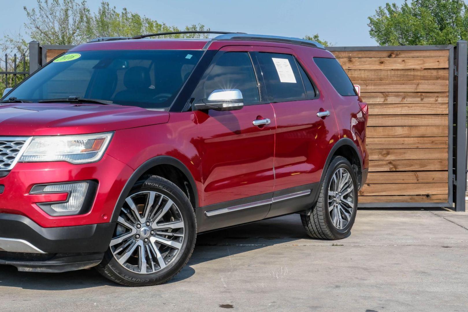 2016 RED Ford Explorer Platinum AWD (1FM5K8HT0GG) with an 3.5L V6 DOHC 24V engine, 6-Speed Automatic transmission, located at 2401 E Main St., Grand Prairie, TX, 75050, (972) 262-4440, 32.748981, -96.969643 - Photo#6