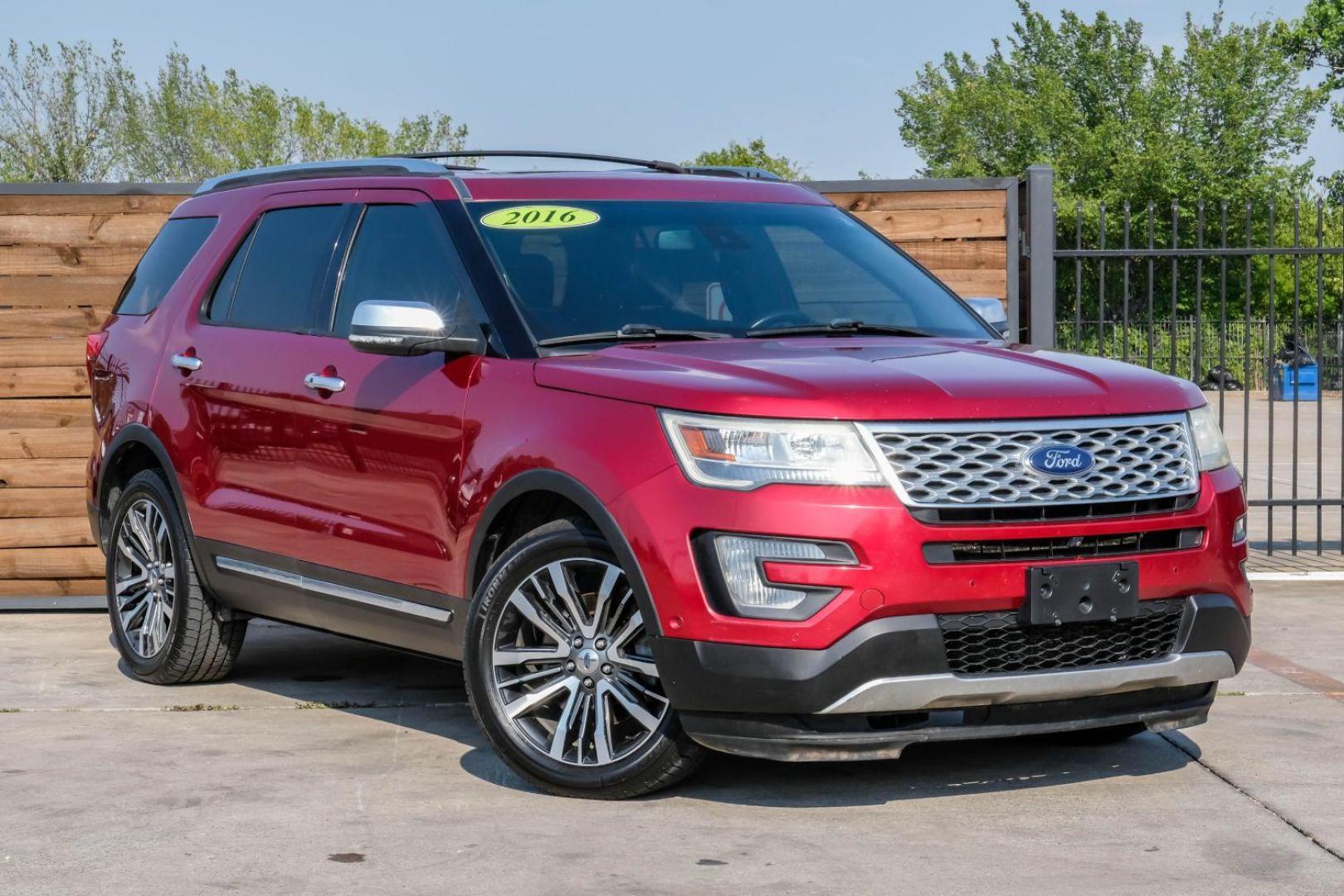 2016 RED Ford Explorer Platinum AWD (1FM5K8HT0GG) with an 3.5L V6 DOHC 24V engine, 6-Speed Automatic transmission, located at 2401 E Main St., Grand Prairie, TX, 75050, (972) 262-4440, 32.748981, -96.969643 - Photo#8