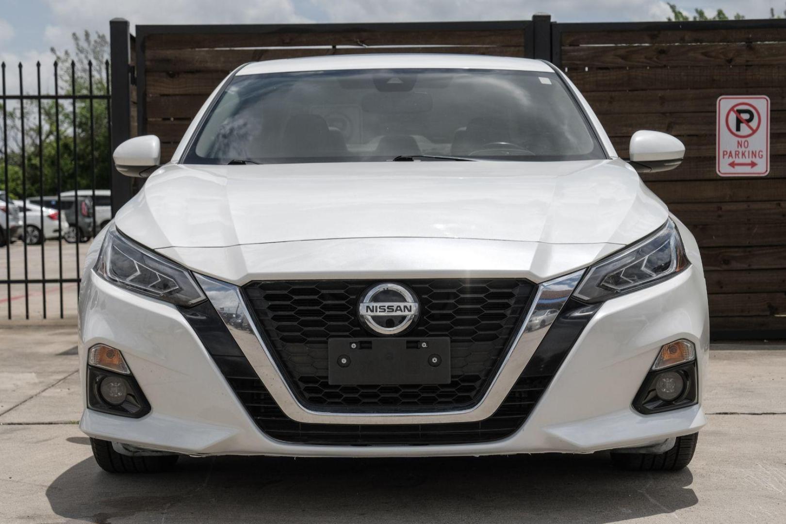 2019 WHITE Nissan Altima 2.5 SV (1N4BL4DV3KC) with an 2.5L L4 DOHC 16V engine, Continuously Variable Transmission transmission, located at 2401 E Main St., Grand Prairie, TX, 75050, (972) 262-4440, 32.748981, -96.969643 - Photo#5