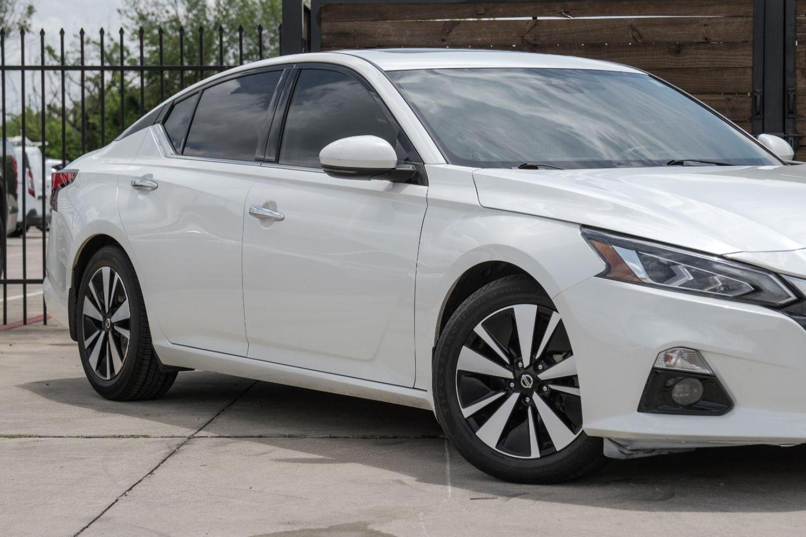 2019 WHITE Nissan Altima 2.5 SV (1N4BL4DV3KC) with an 2.5L L4 DOHC 16V engine, Continuously Variable Transmission transmission, located at 2401 E Main St., Grand Prairie, TX, 75050, (972) 262-4440, 32.748981, -96.969643 - Photo#7