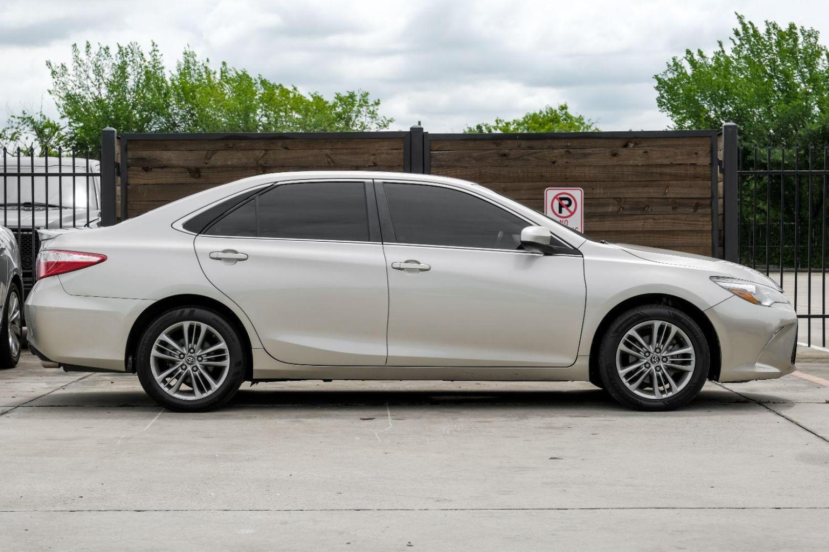 2017 Beige Toyota Camry SE (4T1BF1FK7HU) with an 2.5L L4 DOHC 16V engine, 6-Speed Automatic transmission, located at 2401 E Main St., Grand Prairie, TX, 75050, (972) 262-4440, 32.748981, -96.969643 - Photo#6