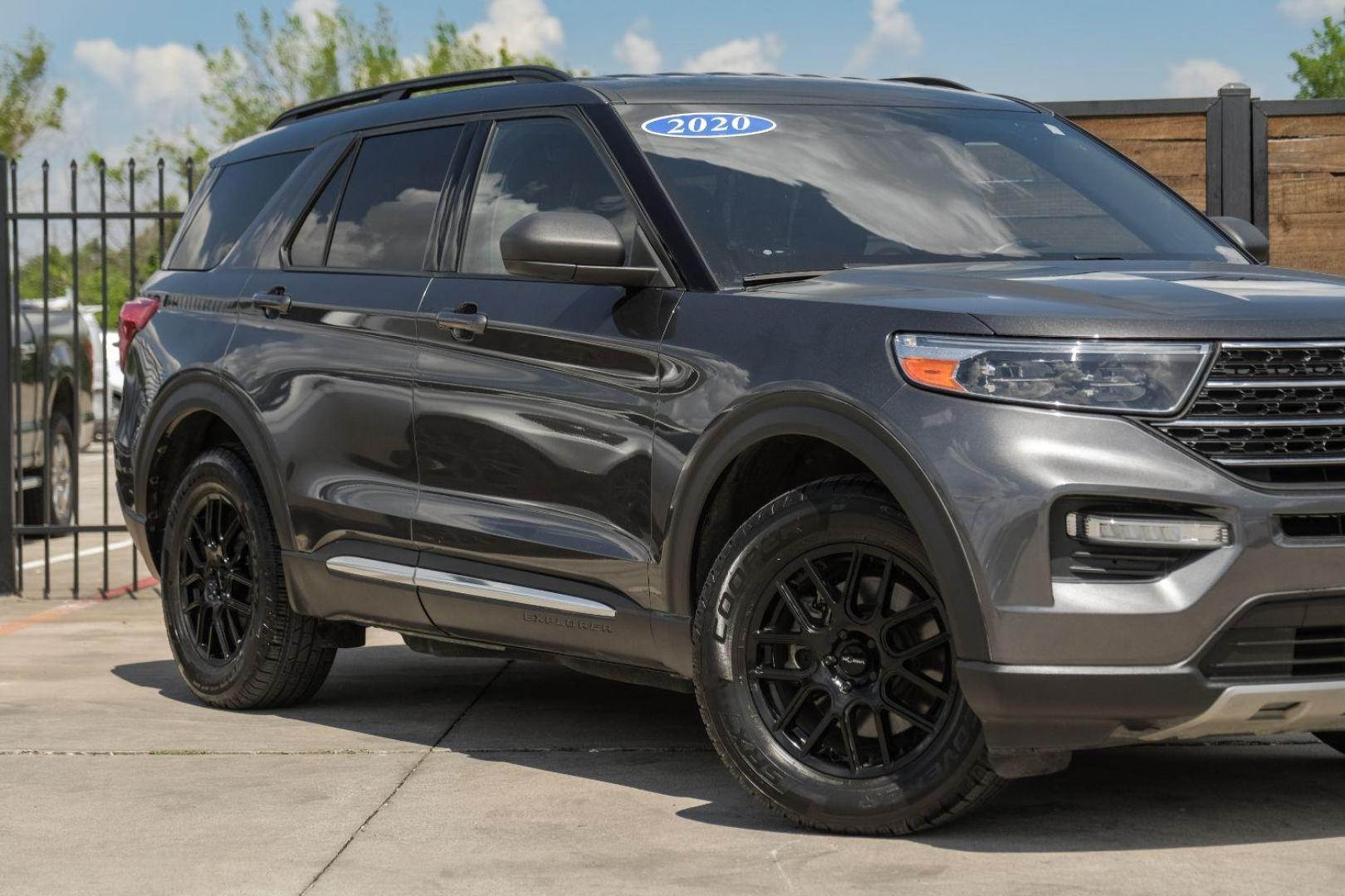 2020 Gray Ford Explorer XLT AWD (1FMSK8DH4LG) with an 2.3L L4 DOHC 16V engine, 10-Speed Automatic transmission, located at 2401 E Main St., Grand Prairie, TX, 75050, (972) 262-4440, 32.748981, -96.969643 - Photo#6