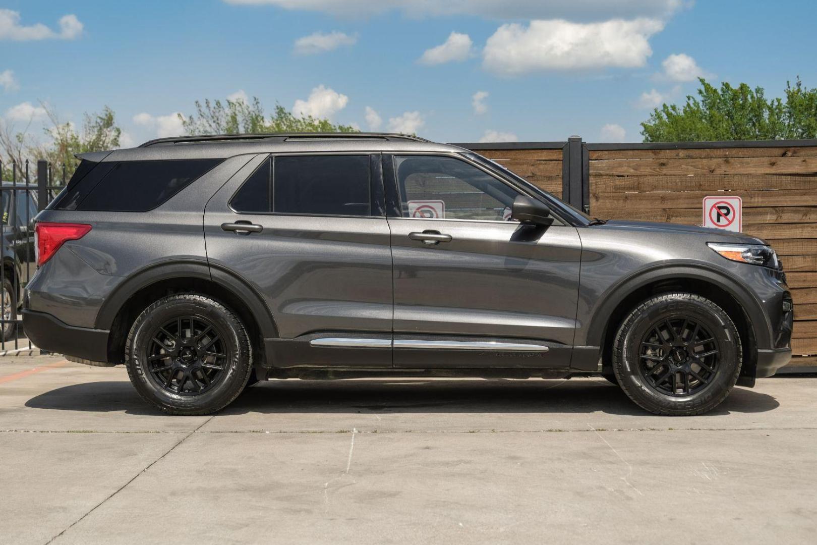 2020 Gray Ford Explorer XLT AWD (1FMSK8DH4LG) with an 2.3L L4 DOHC 16V engine, 10-Speed Automatic transmission, located at 2401 E Main St., Grand Prairie, TX, 75050, (972) 262-4440, 32.748981, -96.969643 - Photo#8