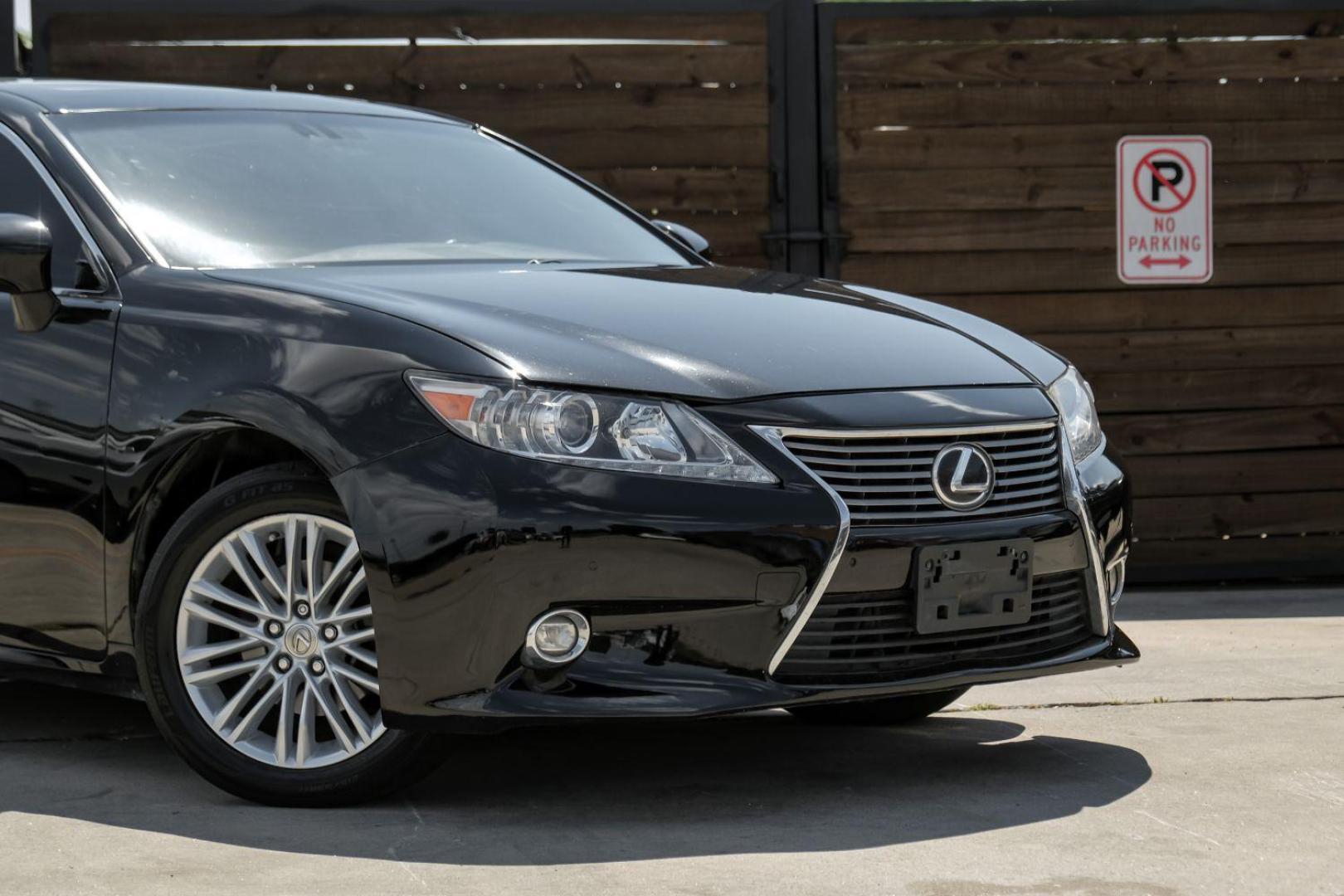 2015 Black Lexus ES 350 Sedan (JTHBK1GG0F2) with an 3.5L V6 DOHC 24V engine, 6-Speed Automatic transmission, located at 2401 E Main St., Grand Prairie, TX, 75050, (972) 262-4440, 32.748981, -96.969643 - Photo#9