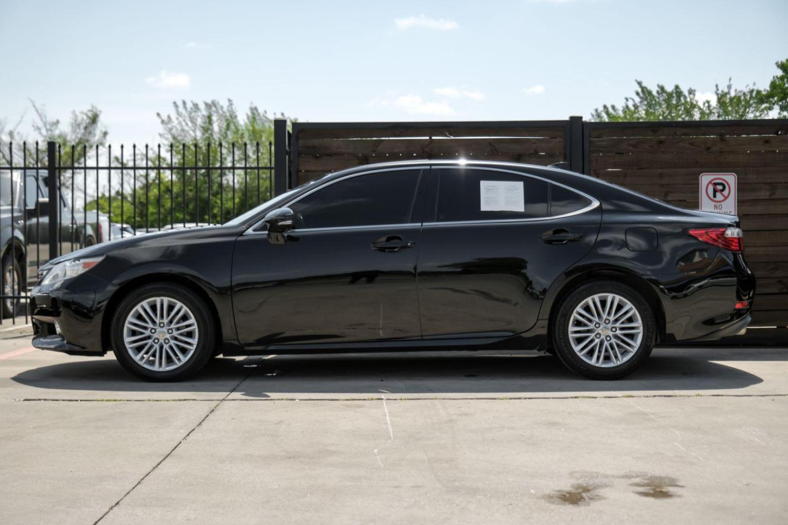 2015 Black Lexus ES 350 Sedan (JTHBK1GG0F2) with an 3.5L V6 DOHC 24V engine, 6-Speed Automatic transmission, located at 2401 E Main St., Grand Prairie, TX, 75050, (972) 262-4440, 32.748981, -96.969643 - Photo#15