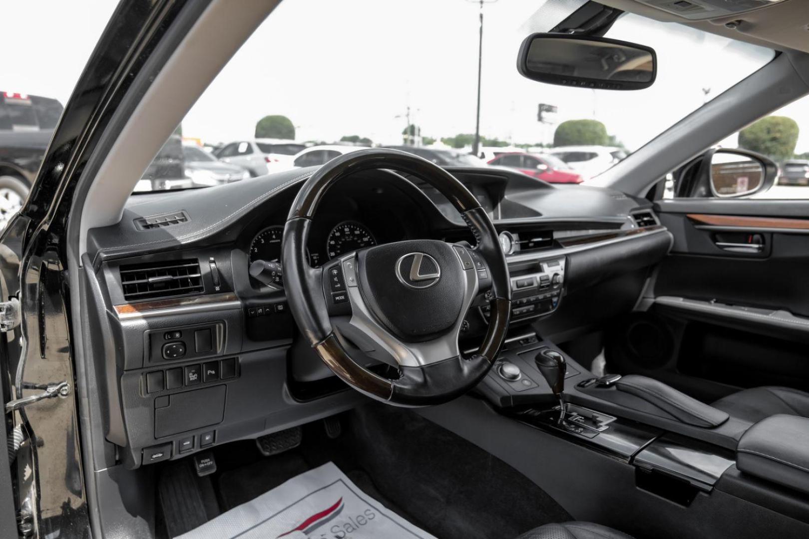 2015 Black Lexus ES 350 Sedan (JTHBK1GG0F2) with an 3.5L V6 DOHC 24V engine, 6-Speed Automatic transmission, located at 2401 E Main St., Grand Prairie, TX, 75050, (972) 262-4440, 32.748981, -96.969643 - Photo#2