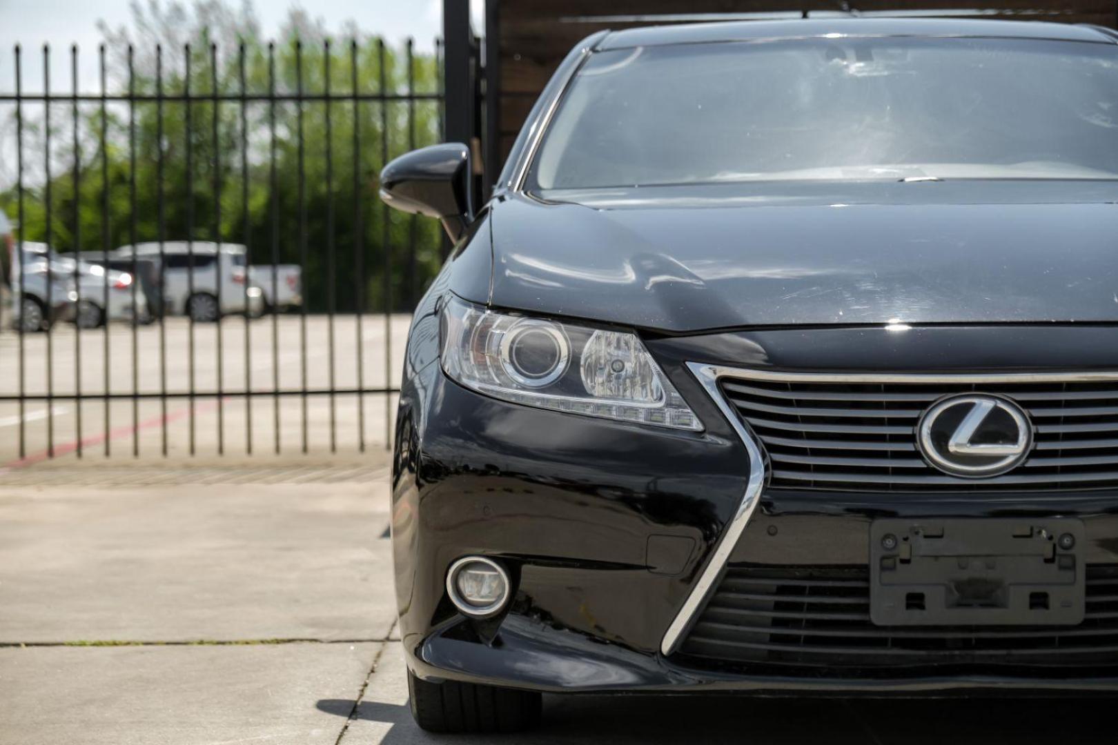 2015 Black Lexus ES 350 Sedan (JTHBK1GG0F2) with an 3.5L V6 DOHC 24V engine, 6-Speed Automatic transmission, located at 2401 E Main St., Grand Prairie, TX, 75050, (972) 262-4440, 32.748981, -96.969643 - Photo#47