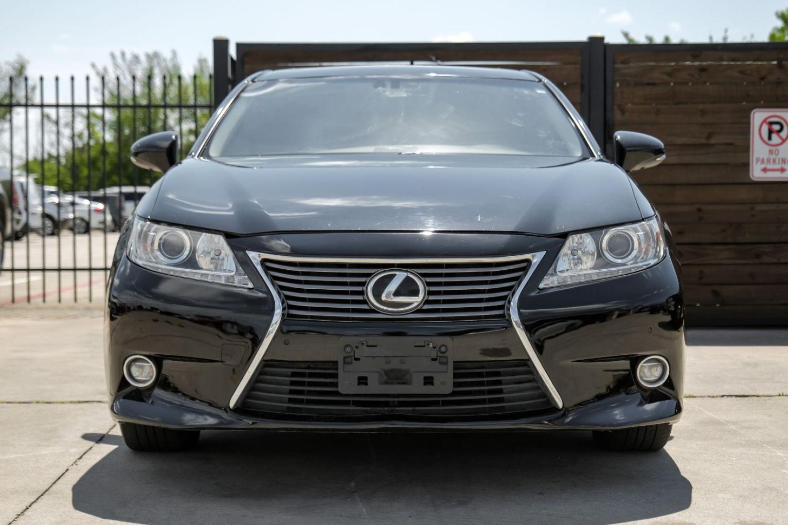 2015 Black Lexus ES 350 Sedan (JTHBK1GG0F2) with an 3.5L V6 DOHC 24V engine, 6-Speed Automatic transmission, located at 2401 E Main St., Grand Prairie, TX, 75050, (972) 262-4440, 32.748981, -96.969643 - Photo#6