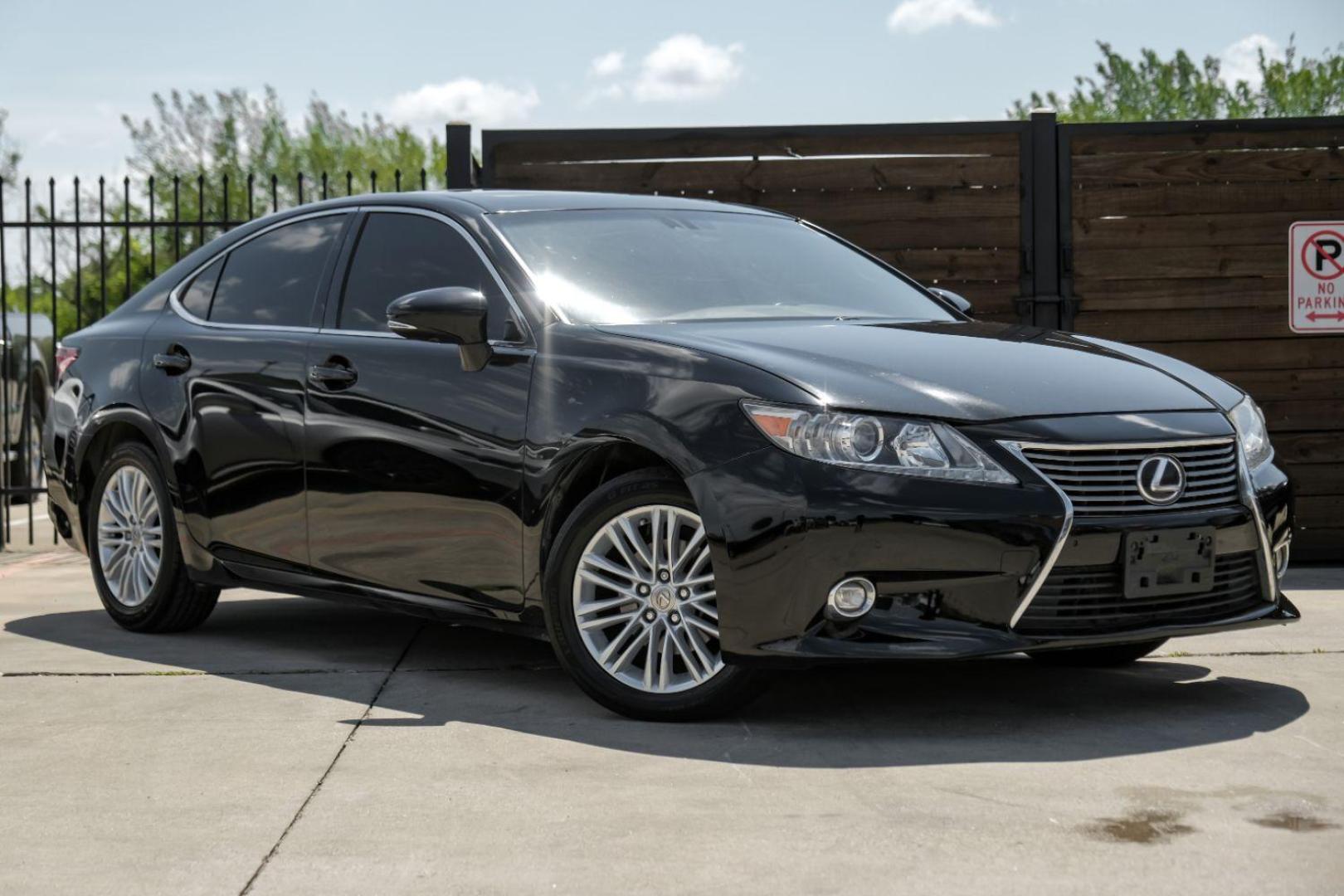 2015 Black Lexus ES 350 Sedan (JTHBK1GG0F2) with an 3.5L V6 DOHC 24V engine, 6-Speed Automatic transmission, located at 2401 E Main St., Grand Prairie, TX, 75050, (972) 262-4440, 32.748981, -96.969643 - Photo#7