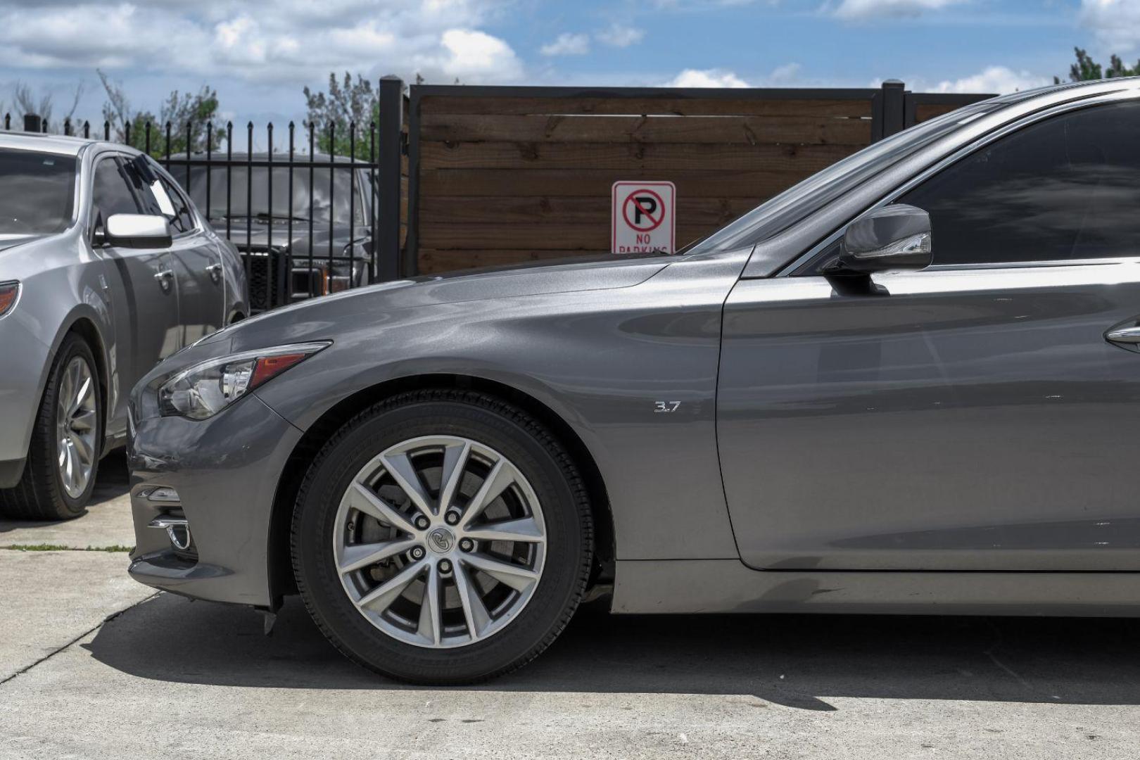 2015 GRAY Infiniti Q50 Premium (JN1BV7AP2FM) with an 3.7L V6 DOHC 24V engine, 7-Speed Automatic transmission, located at 2401 E Main St., Grand Prairie, TX, 75050, (972) 262-4440, 32.748981, -96.969643 - Photo#16