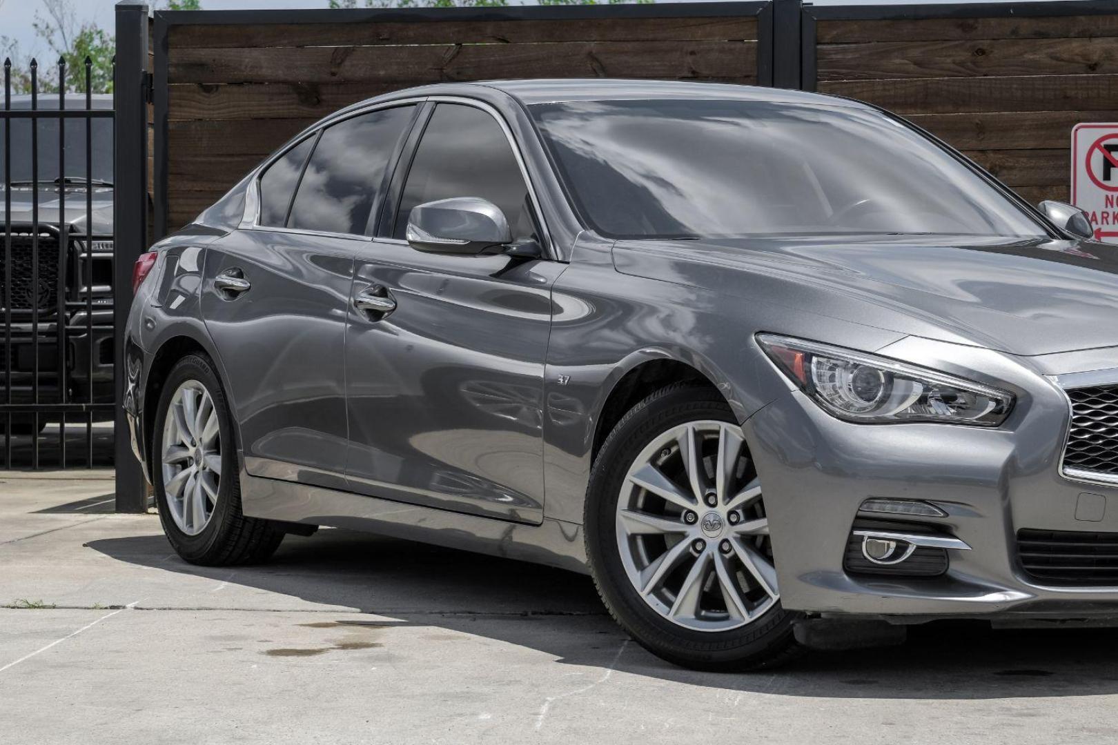 2015 GRAY Infiniti Q50 Premium (JN1BV7AP2FM) with an 3.7L V6 DOHC 24V engine, 7-Speed Automatic transmission, located at 2401 E Main St., Grand Prairie, TX, 75050, (972) 262-4440, 32.748981, -96.969643 - Photo#7