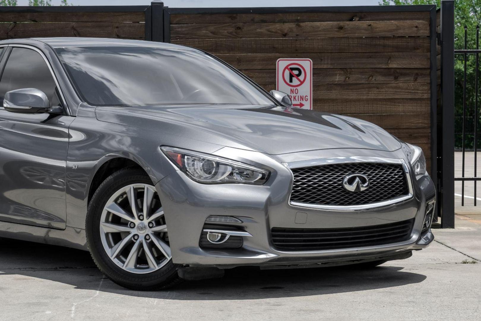 2015 GRAY Infiniti Q50 Premium (JN1BV7AP2FM) with an 3.7L V6 DOHC 24V engine, 7-Speed Automatic transmission, located at 2401 E Main St., Grand Prairie, TX, 75050, (972) 262-4440, 32.748981, -96.969643 - Photo#8