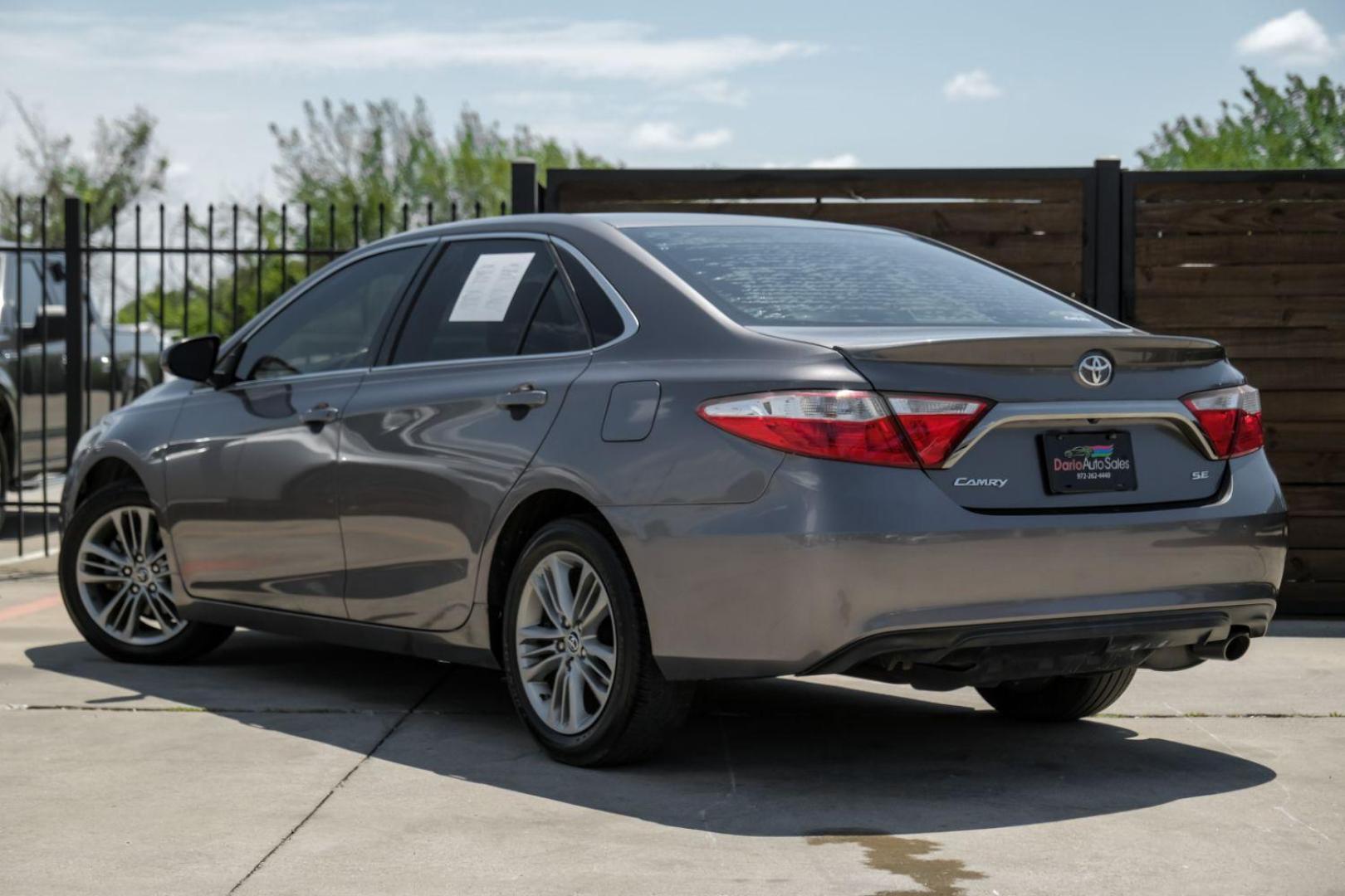 2016 Gray Toyota Camry SE (4T1BF1FK6GU) with an 2.5L L4 DOHC 16V engine, 6-Speed Automatic transmission, located at 2401 E Main St., Grand Prairie, TX, 75050, (972) 262-4440, 32.748981, -96.969643 - Photo#11