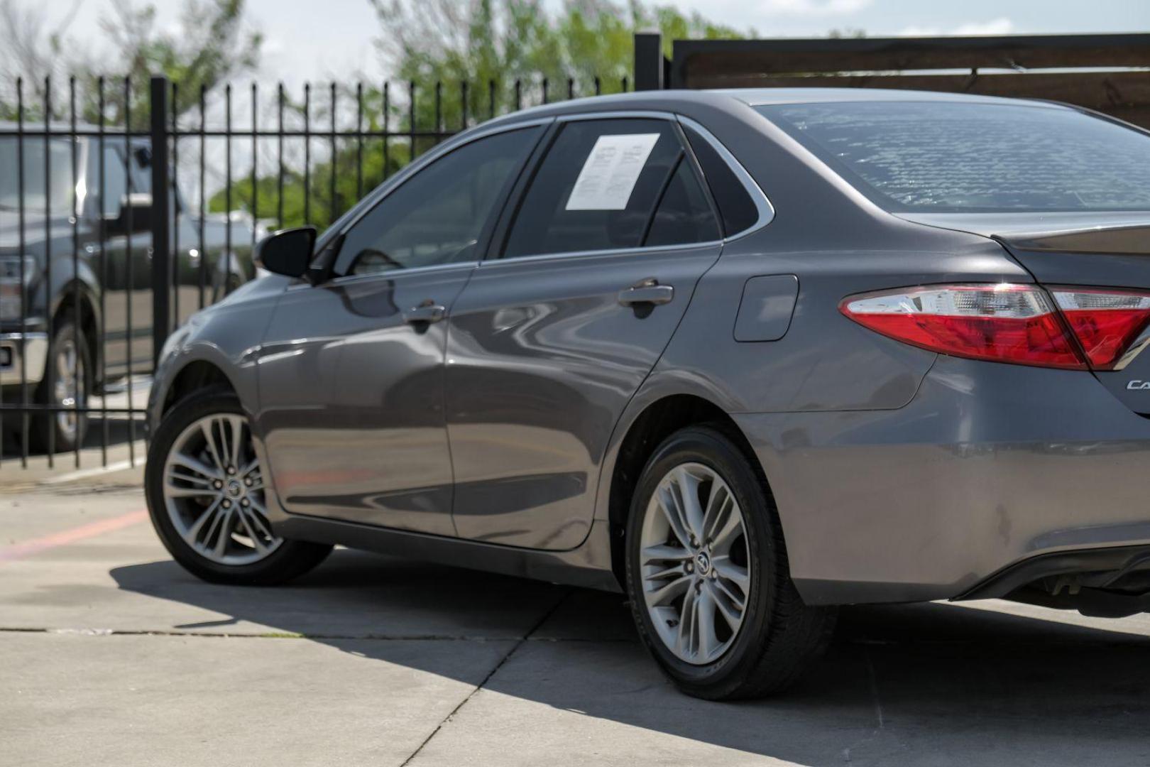 2016 Gray Toyota Camry SE (4T1BF1FK6GU) with an 2.5L L4 DOHC 16V engine, 6-Speed Automatic transmission, located at 2401 E Main St., Grand Prairie, TX, 75050, (972) 262-4440, 32.748981, -96.969643 - Photo#12