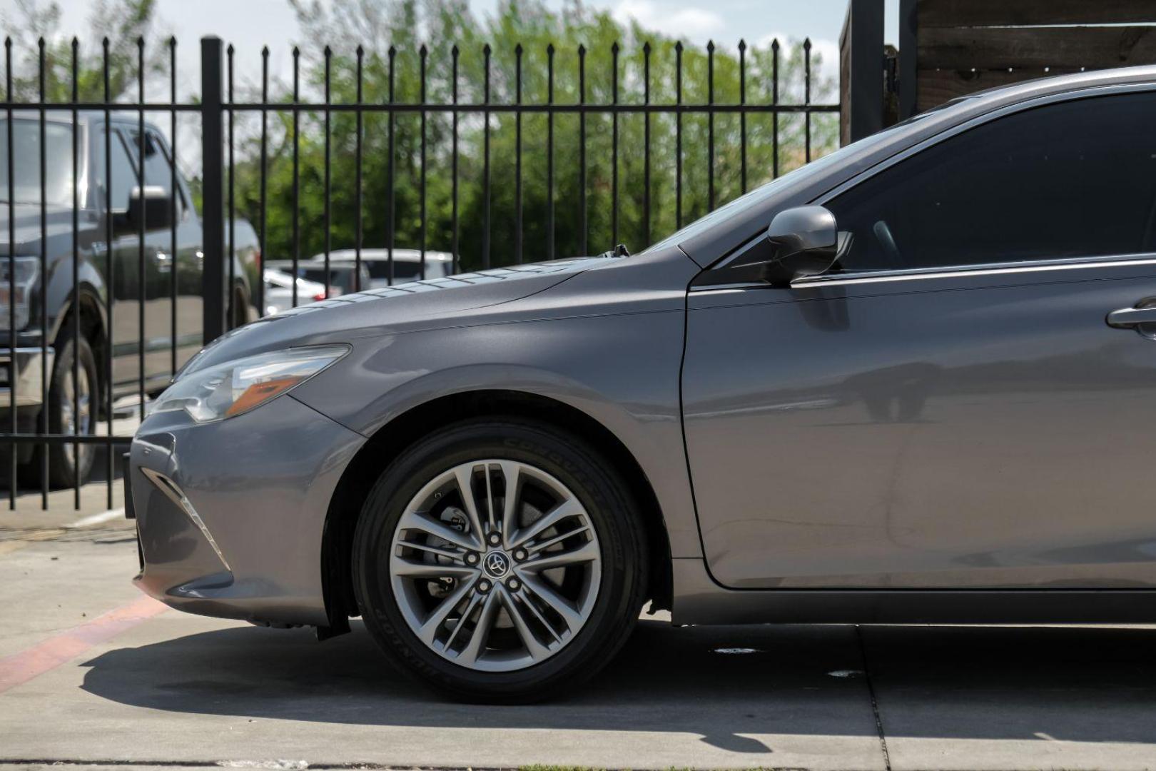 2016 Gray Toyota Camry SE (4T1BF1FK6GU) with an 2.5L L4 DOHC 16V engine, 6-Speed Automatic transmission, located at 2401 E Main St., Grand Prairie, TX, 75050, (972) 262-4440, 32.748981, -96.969643 - Photo#15