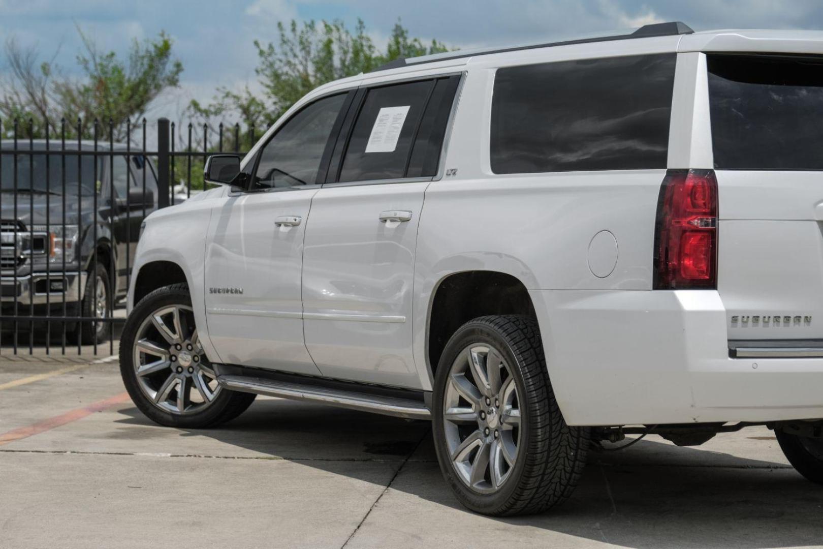 2016 WHITE Chevrolet Suburban LTZ 2WD (1GNSCJKC8GR) with an 5.3L V8 OHV 16V engine, 6-Speed Automatic transmission, located at 2401 E Main St., Grand Prairie, TX, 75050, (972) 262-4440, 32.748981, -96.969643 - Photo#13