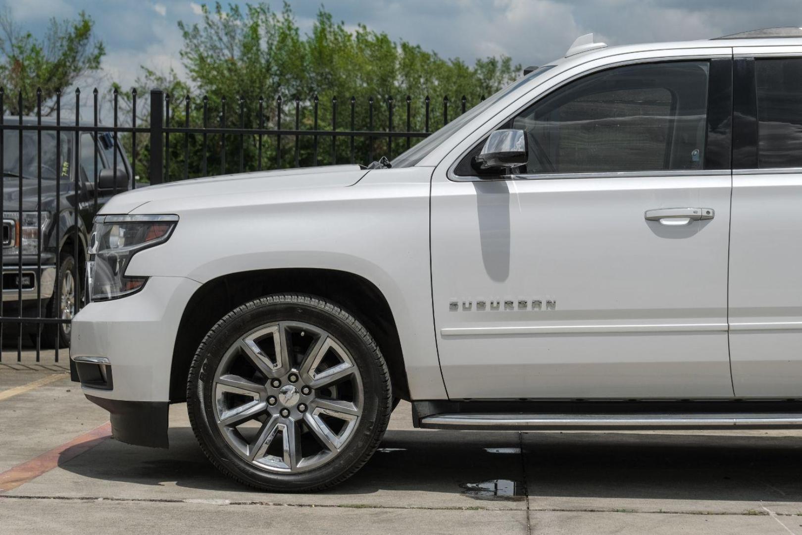 2016 WHITE Chevrolet Suburban LTZ 2WD (1GNSCJKC8GR) with an 5.3L V8 OHV 16V engine, 6-Speed Automatic transmission, located at 2401 E Main St., Grand Prairie, TX, 75050, (972) 262-4440, 32.748981, -96.969643 - Photo#16