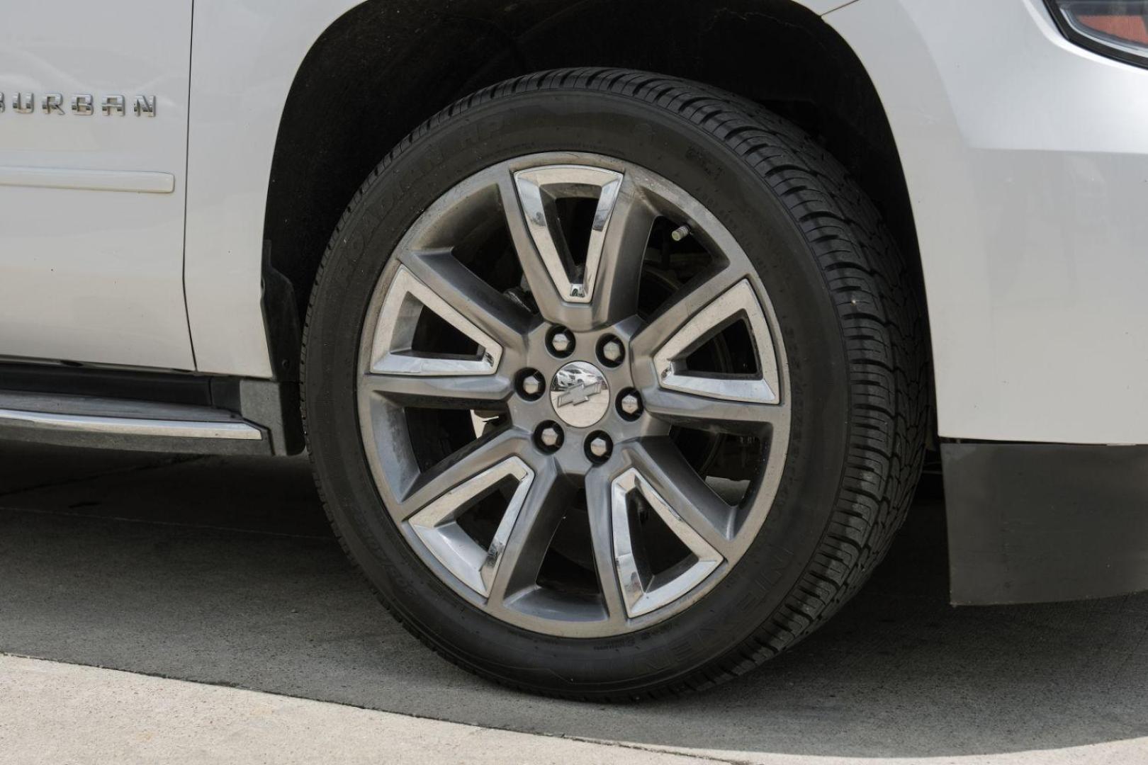 2016 WHITE Chevrolet Suburban LTZ 2WD (1GNSCJKC8GR) with an 5.3L V8 OHV 16V engine, 6-Speed Automatic transmission, located at 2401 E Main St., Grand Prairie, TX, 75050, (972) 262-4440, 32.748981, -96.969643 - Photo#58