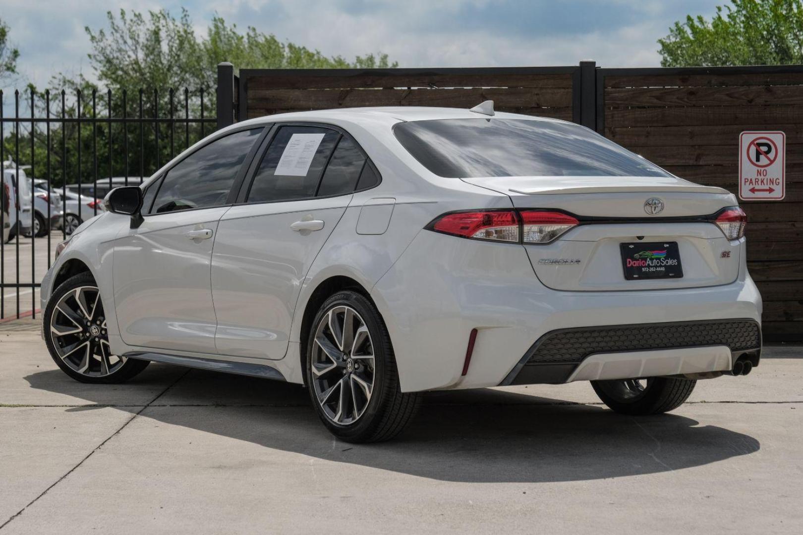 2020 WHITE Toyota Corolla SE (5YFS4RCE8LP) with an 2.0L L4 DOHC 16V engine, Continuously Variable Transmission transmission, located at 2401 E Main St., Grand Prairie, TX, 75050, (972) 262-4440, 32.748981, -96.969643 - Photo#11