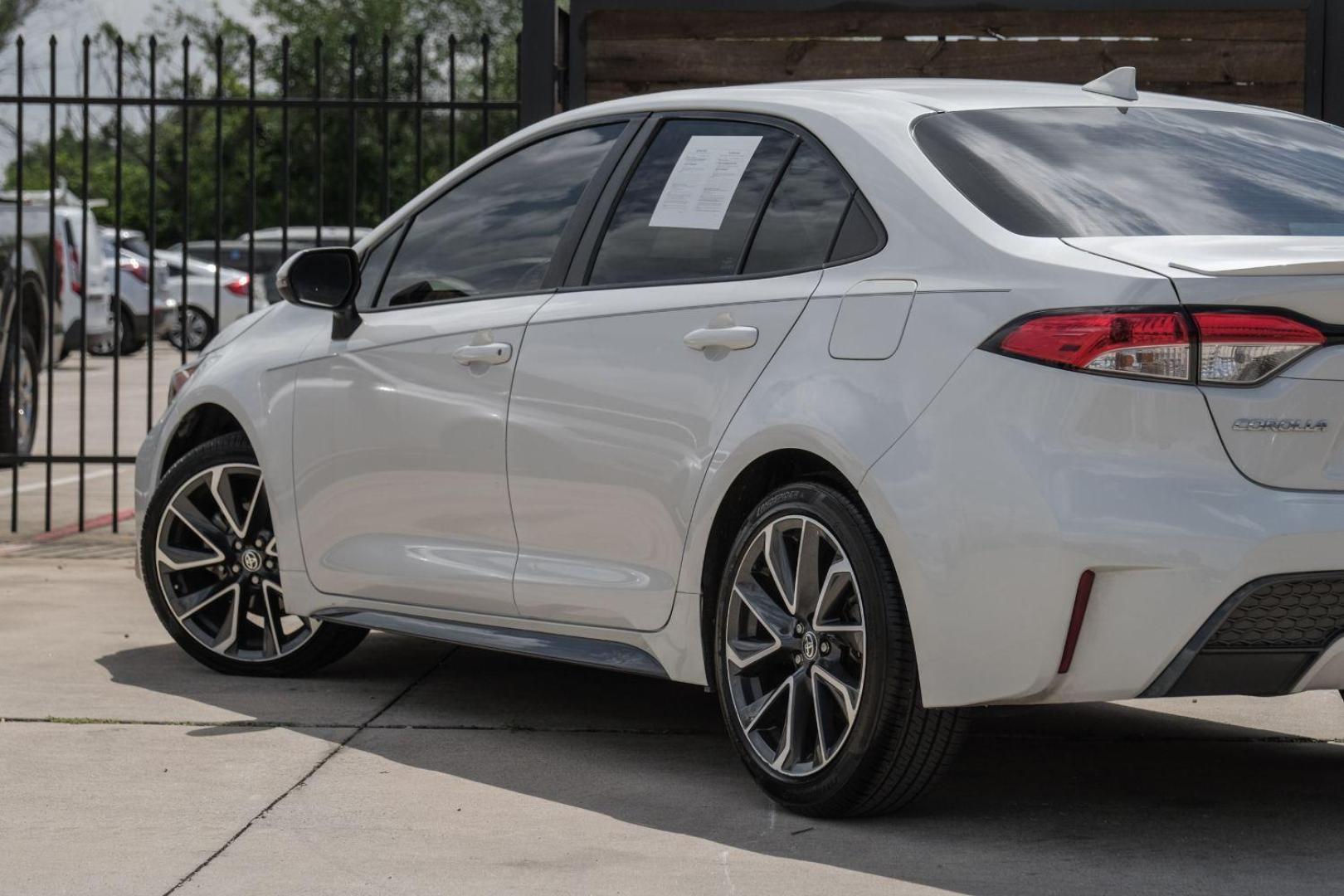 2020 WHITE Toyota Corolla SE (5YFS4RCE8LP) with an 2.0L L4 DOHC 16V engine, Continuously Variable Transmission transmission, located at 2401 E Main St., Grand Prairie, TX, 75050, (972) 262-4440, 32.748981, -96.969643 - Photo#12