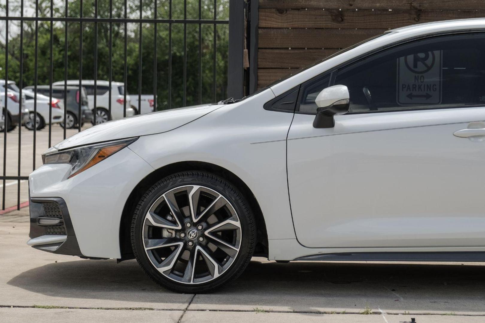 2020 WHITE Toyota Corolla SE (5YFS4RCE8LP) with an 2.0L L4 DOHC 16V engine, Continuously Variable Transmission transmission, located at 2401 E Main St., Grand Prairie, TX, 75050, (972) 262-4440, 32.748981, -96.969643 - Photo#15