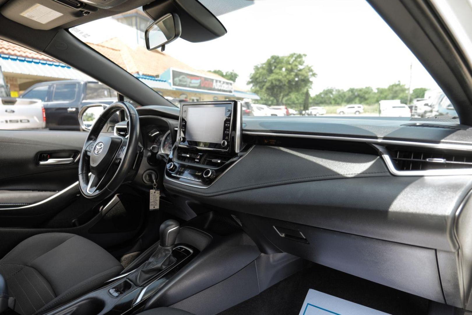 2020 WHITE Toyota Corolla SE (5YFS4RCE8LP) with an 2.0L L4 DOHC 16V engine, Continuously Variable Transmission transmission, located at 2401 E Main St., Grand Prairie, TX, 75050, (972) 262-4440, 32.748981, -96.969643 - Photo#17