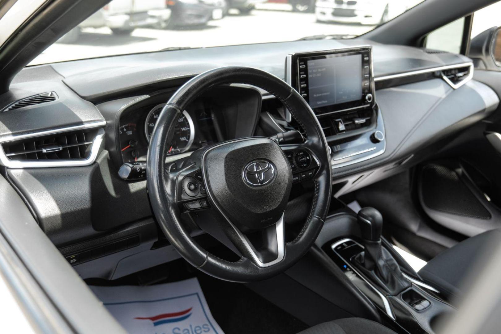 2020 WHITE Toyota Corolla SE (5YFS4RCE8LP) with an 2.0L L4 DOHC 16V engine, Continuously Variable Transmission transmission, located at 2401 E Main St., Grand Prairie, TX, 75050, (972) 262-4440, 32.748981, -96.969643 - Photo#20