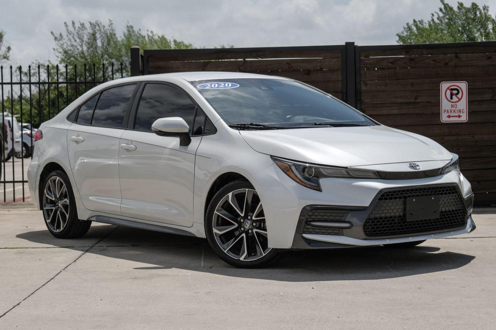 2020 WHITE Toyota Corolla SE (5YFS4RCE8LP) with an 2.0L L4 DOHC 16V engine, Continuously Variable Transmission transmission, located at 2401 E Main St., Grand Prairie, TX, 75050, (972) 262-4440, 32.748981, -96.969643 - Photo#5