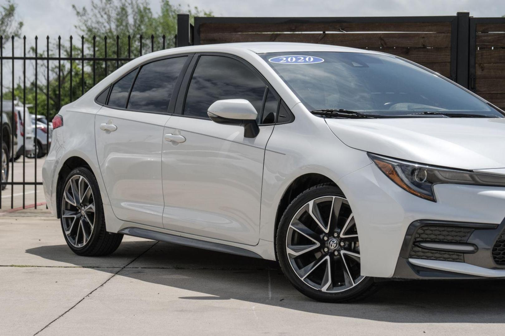 2020 WHITE Toyota Corolla SE (5YFS4RCE8LP) with an 2.0L L4 DOHC 16V engine, Continuously Variable Transmission transmission, located at 2401 E Main St., Grand Prairie, TX, 75050, (972) 262-4440, 32.748981, -96.969643 - Photo#6