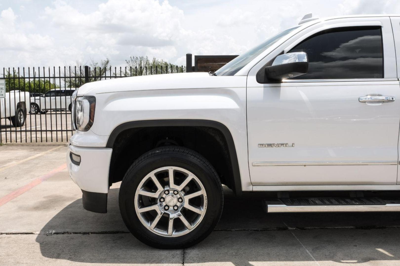 2017 WHITE GMC Sierra 1500 Denali Crew Cab Long Box 2WD (3GTP1PEC4HG) with an 5.3L V8 OHV 16V engine, 6-Speed Automatic transmission, located at 2401 E Main St., Grand Prairie, TX, 75050, (972) 262-4440, 32.748981, -96.969643 - Photo#20