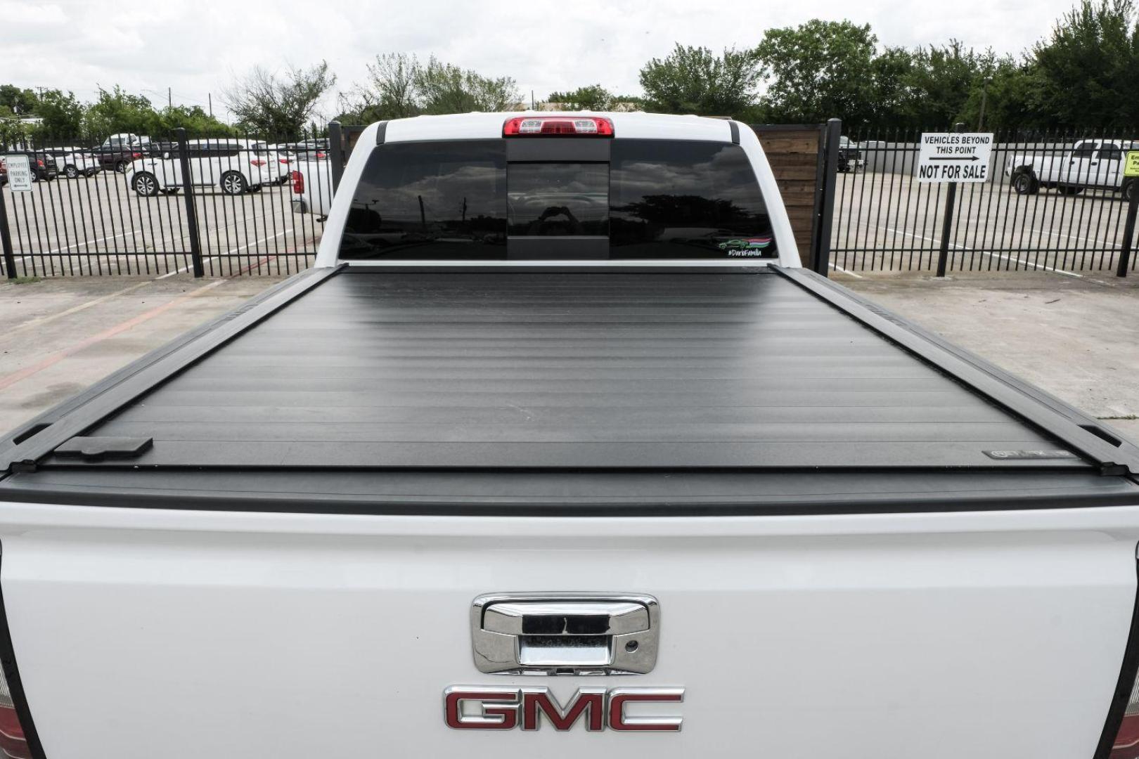 2017 WHITE GMC Sierra 1500 Denali Crew Cab Long Box 2WD (3GTP1PEC4HG) with an 5.3L V8 OHV 16V engine, 6-Speed Automatic transmission, located at 2401 E Main St., Grand Prairie, TX, 75050, (972) 262-4440, 32.748981, -96.969643 - Photo#61