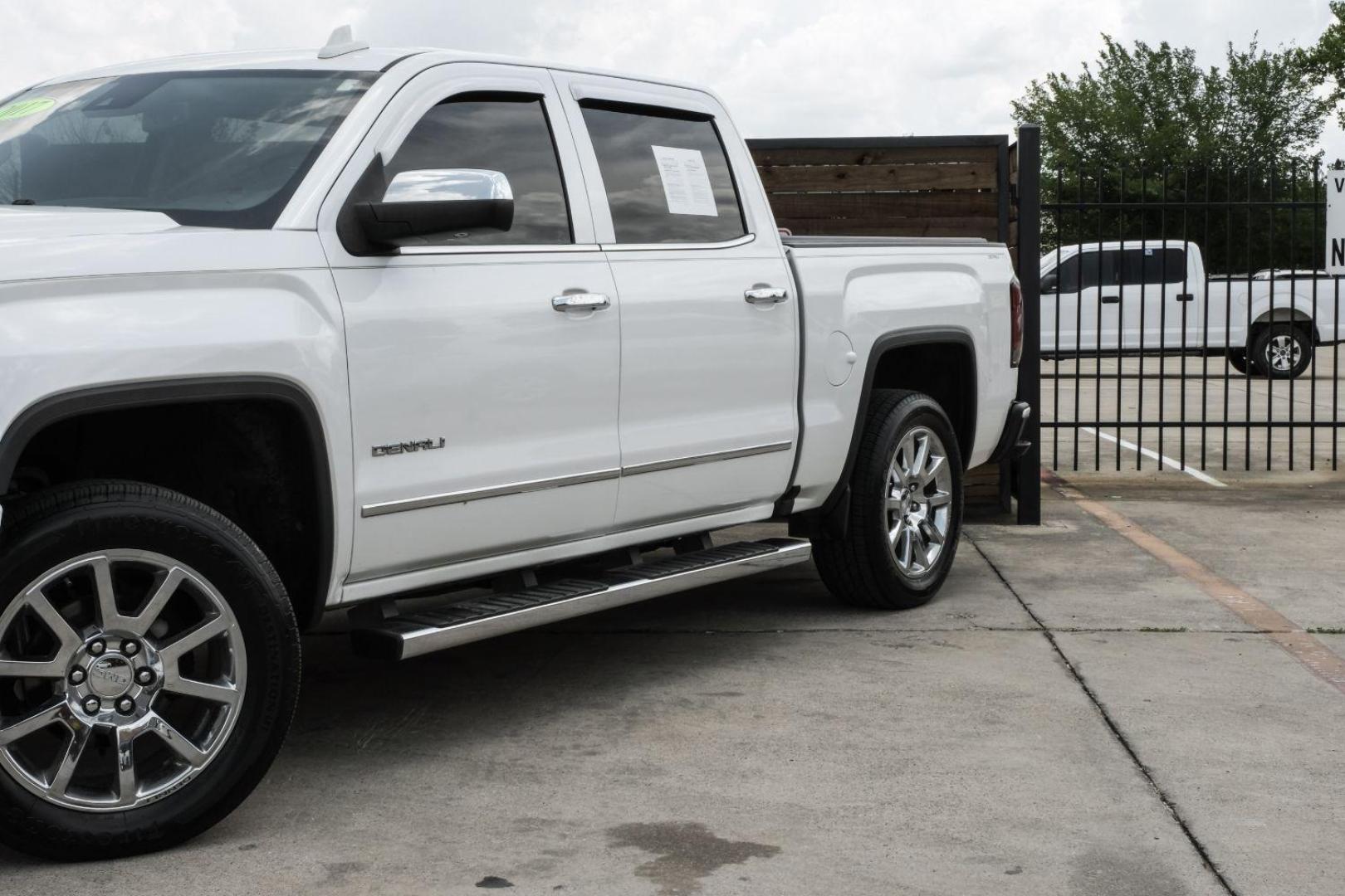 2017 WHITE GMC Sierra 1500 Denali Crew Cab Long Box 2WD (3GTP1PEC4HG) with an 5.3L V8 OHV 16V engine, 6-Speed Automatic transmission, located at 2401 E Main St., Grand Prairie, TX, 75050, (972) 262-4440, 32.748981, -96.969643 - Photo#6