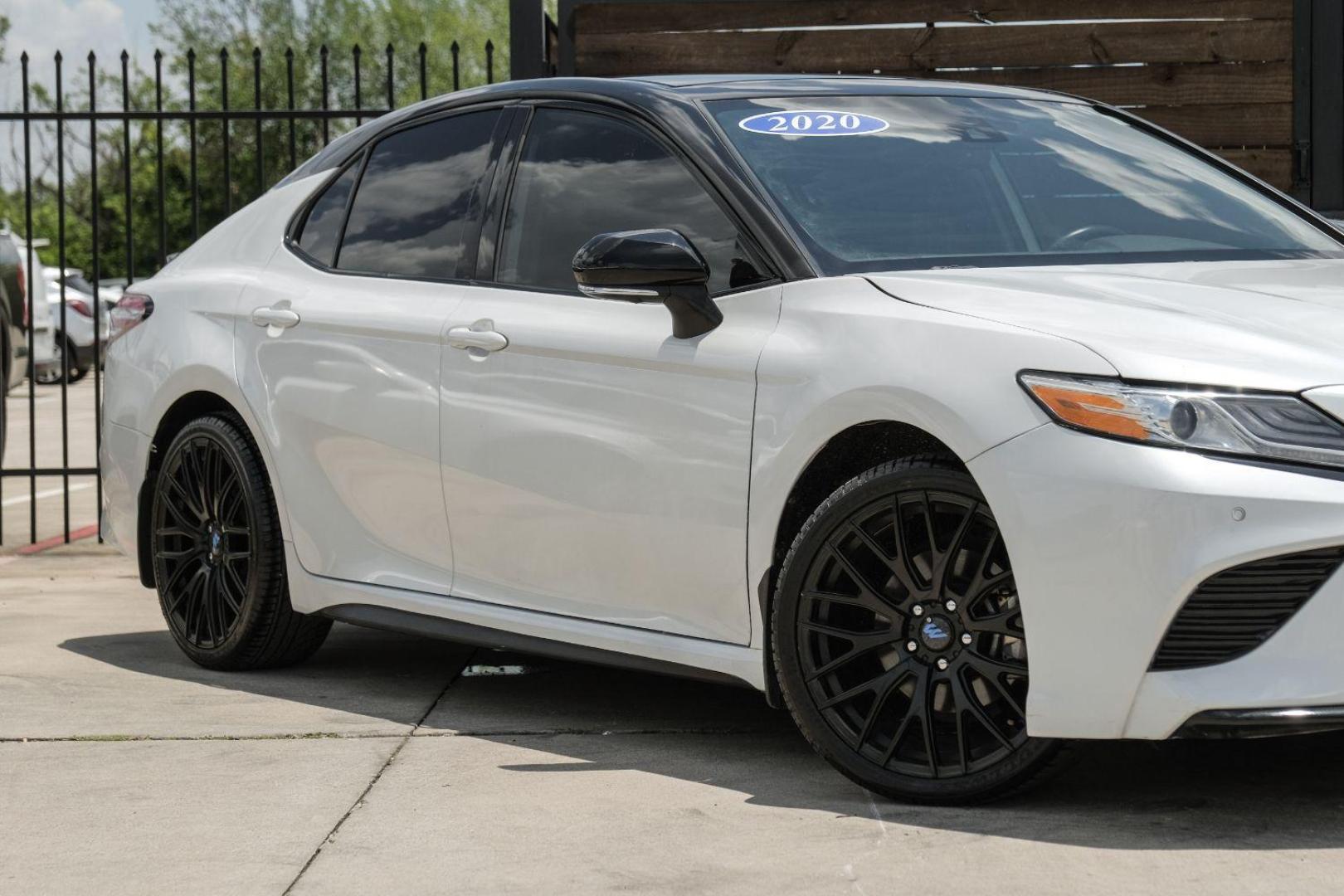 2020 white Toyota Camry XSE (4T1K61AK9LU) with an 2.5L L4 DOHC 16V engine, 8-Speed Automatic transmission, located at 2401 E Main St., Grand Prairie, TX, 75050, (972) 262-4440, 32.748981, -96.969643 - Photo#7