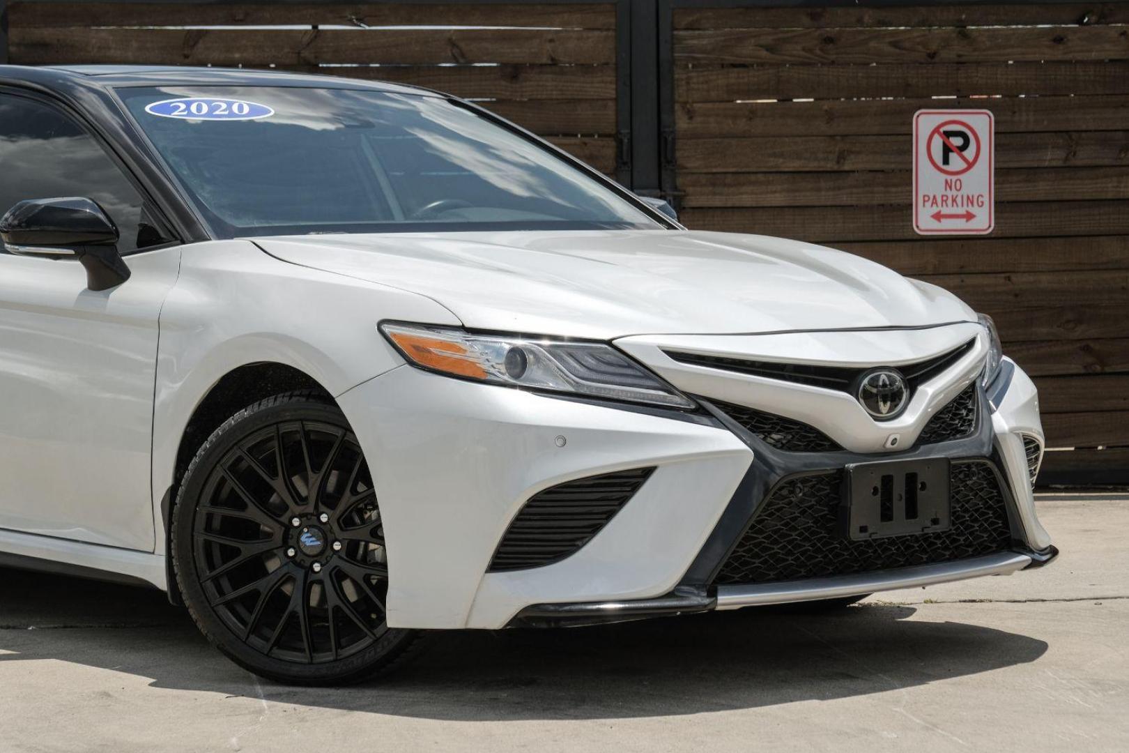 2020 white Toyota Camry XSE (4T1K61AK9LU) with an 2.5L L4 DOHC 16V engine, 8-Speed Automatic transmission, located at 2401 E Main St., Grand Prairie, TX, 75050, (972) 262-4440, 32.748981, -96.969643 - Photo#8