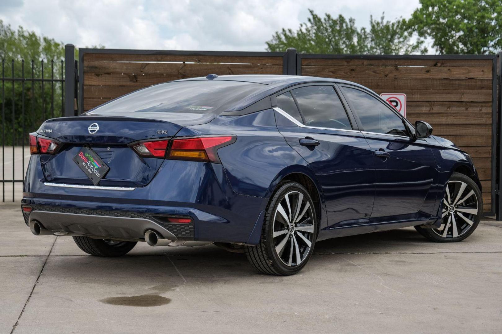 2020 BLUE Nissan Altima 2.5 SR (1N4BL4CV1LN) with an 2.5L L4 DOHC 16V engine, Continuously Variable Transmission transmission, located at 2401 E Main St., Grand Prairie, TX, 75050, (972) 262-4440, 32.748981, -96.969643 - Photo#9