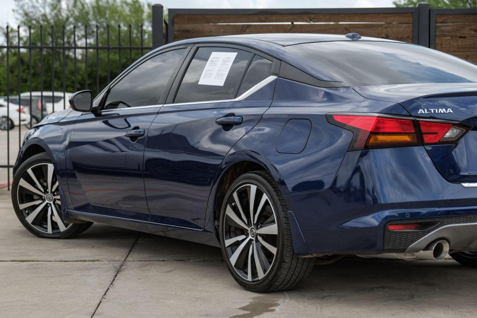 2020 BLUE Nissan Altima 2.5 SR (1N4BL4CV1LN) with an 2.5L L4 DOHC 16V engine, Continuously Variable Transmission transmission, located at 2401 E Main St., Grand Prairie, TX, 75050, (972) 262-4440, 32.748981, -96.969643 - Photo#12