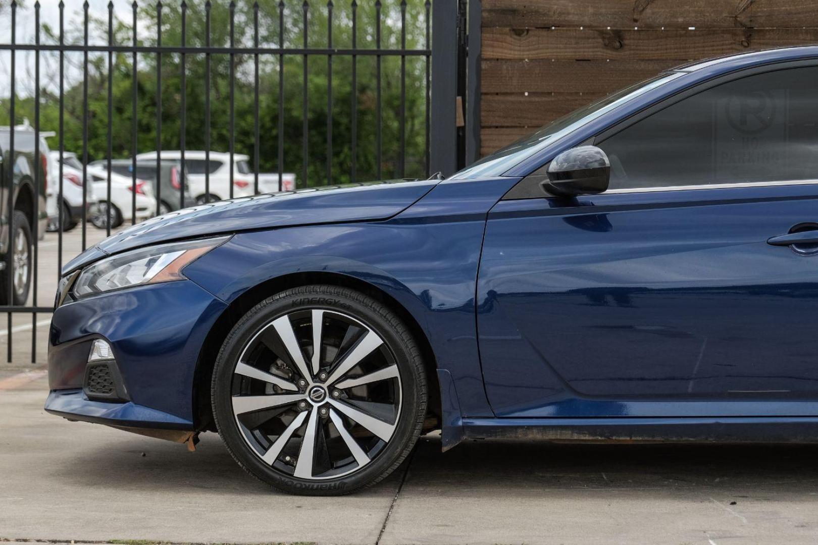 2020 BLUE Nissan Altima 2.5 SR (1N4BL4CV1LN) with an 2.5L L4 DOHC 16V engine, Continuously Variable Transmission transmission, located at 2401 E Main St., Grand Prairie, TX, 75050, (972) 262-4440, 32.748981, -96.969643 - Photo#15