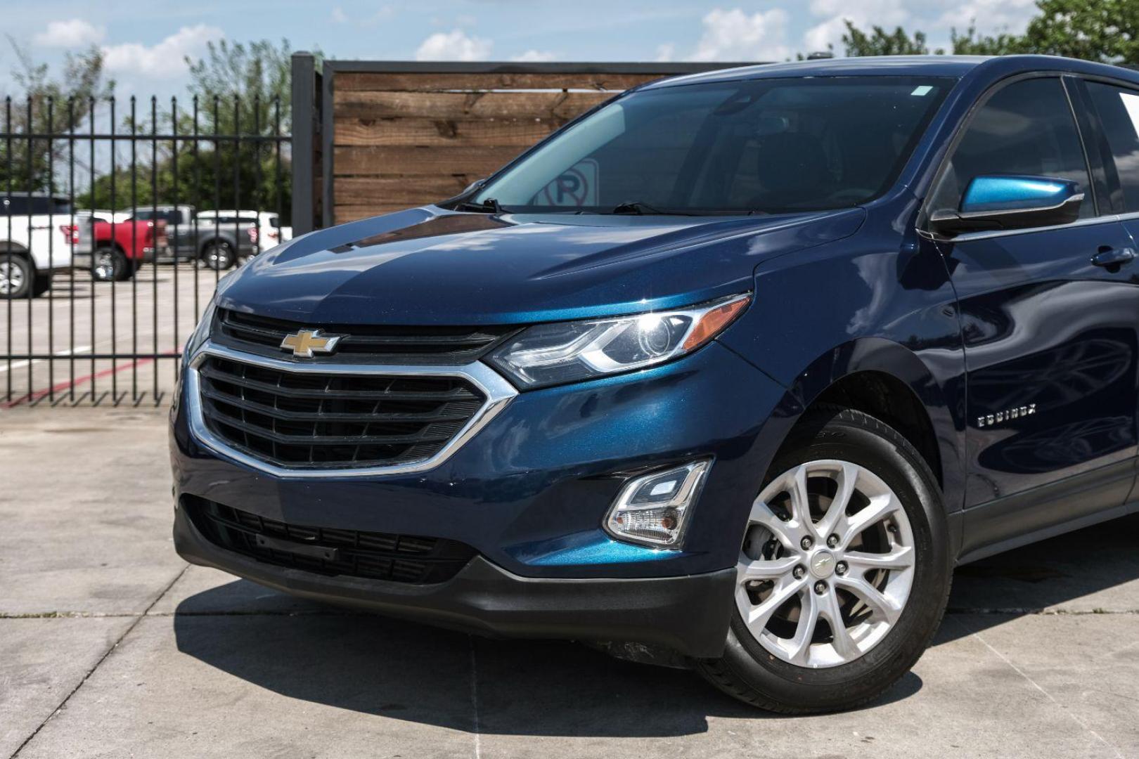 2019 Blue Chevrolet Equinox LT 2WD (3GNAXJEVXKL) with an 1.5L L4 DOHC 16V TURBO engine, 6-Speed Automatic transmission, located at 2401 E Main St., Grand Prairie, TX, 75050, (972) 262-4440, 32.748981, -96.969643 - Photo#4