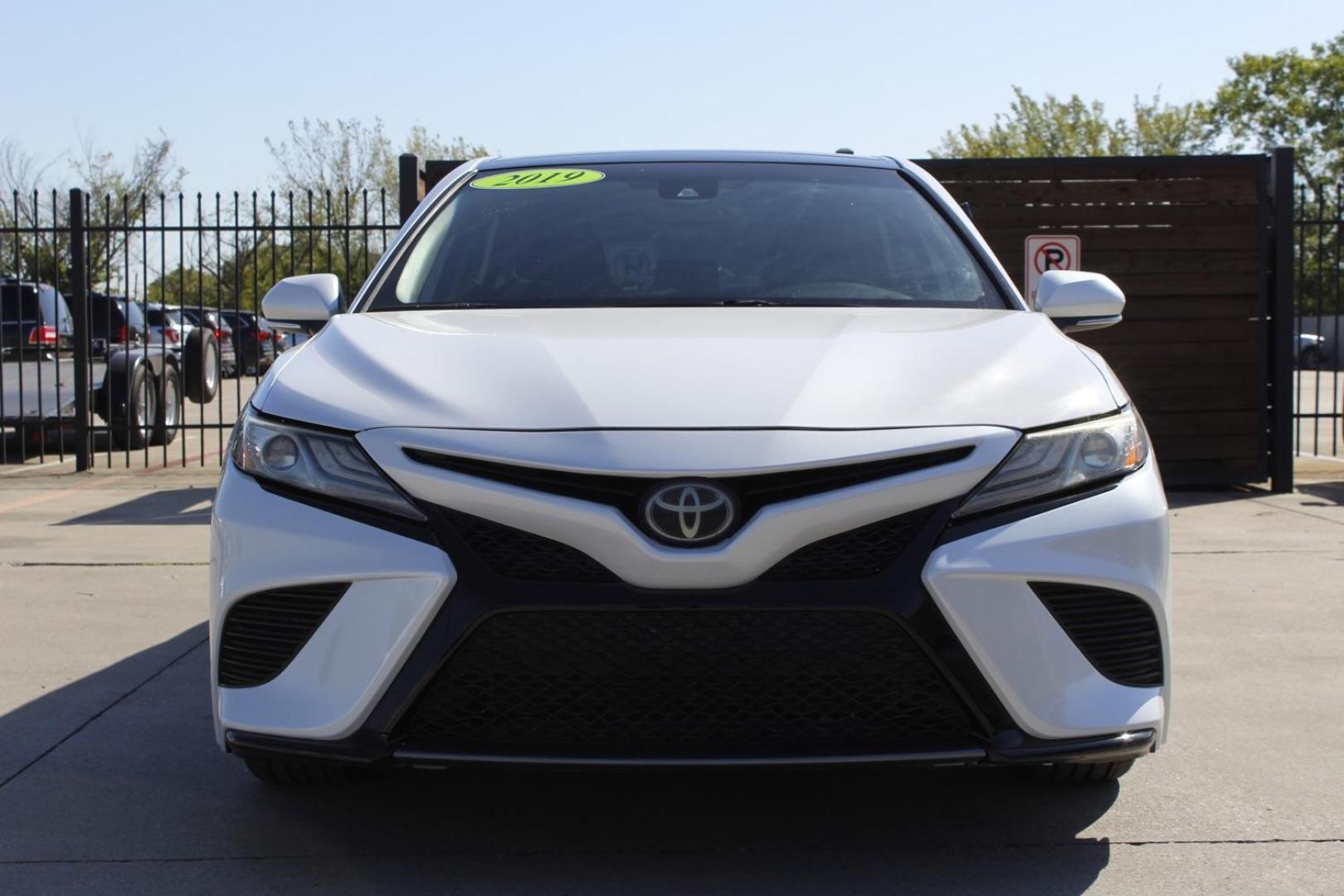 2019 WHITE Toyota Camry XSE (4T1B61HK6KU) with an 2.5L L4 DOHC 16V engine, 8-Speed Automatic transmission, located at 2401 E Main St., Grand Prairie, TX, 75050, (972) 262-4440, 32.748981, -96.969643 - Photo#0