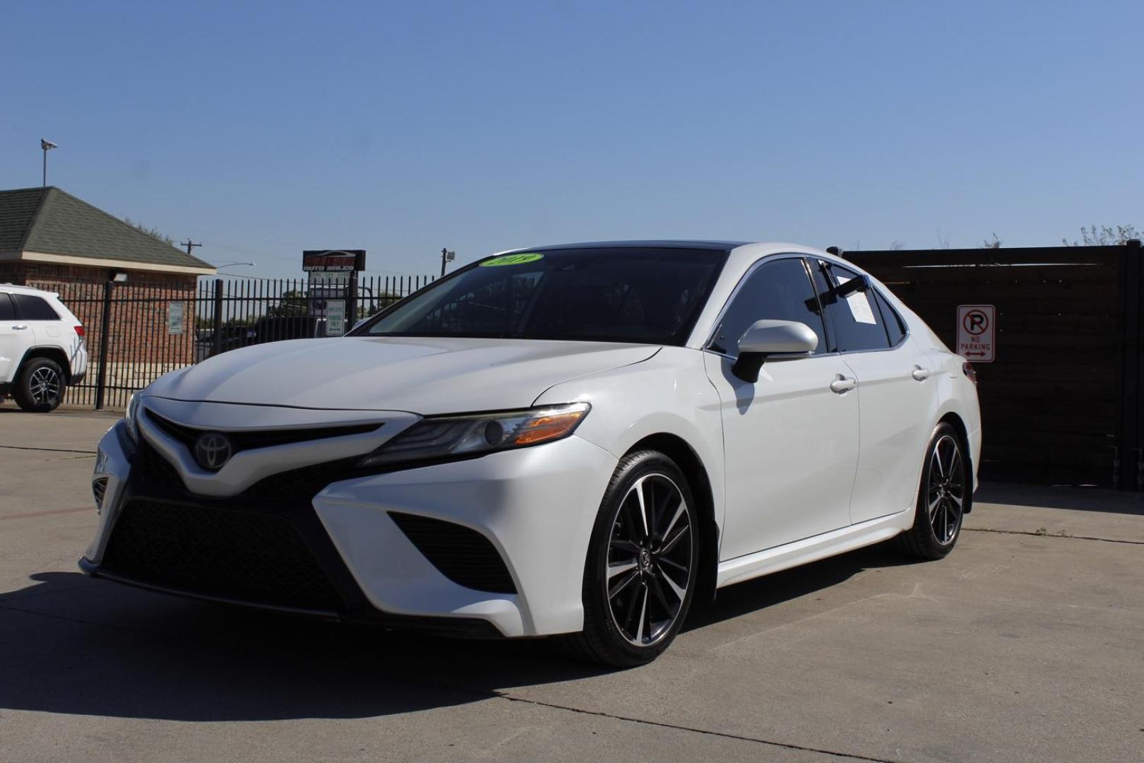 2019 WHITE Toyota Camry XSE (4T1B61HK6KU) with an 2.5L L4 DOHC 16V engine, 8-Speed Automatic transmission, located at 2401 E Main St., Grand Prairie, TX, 75050, (972) 262-4440, 32.748981, -96.969643 - Photo#1