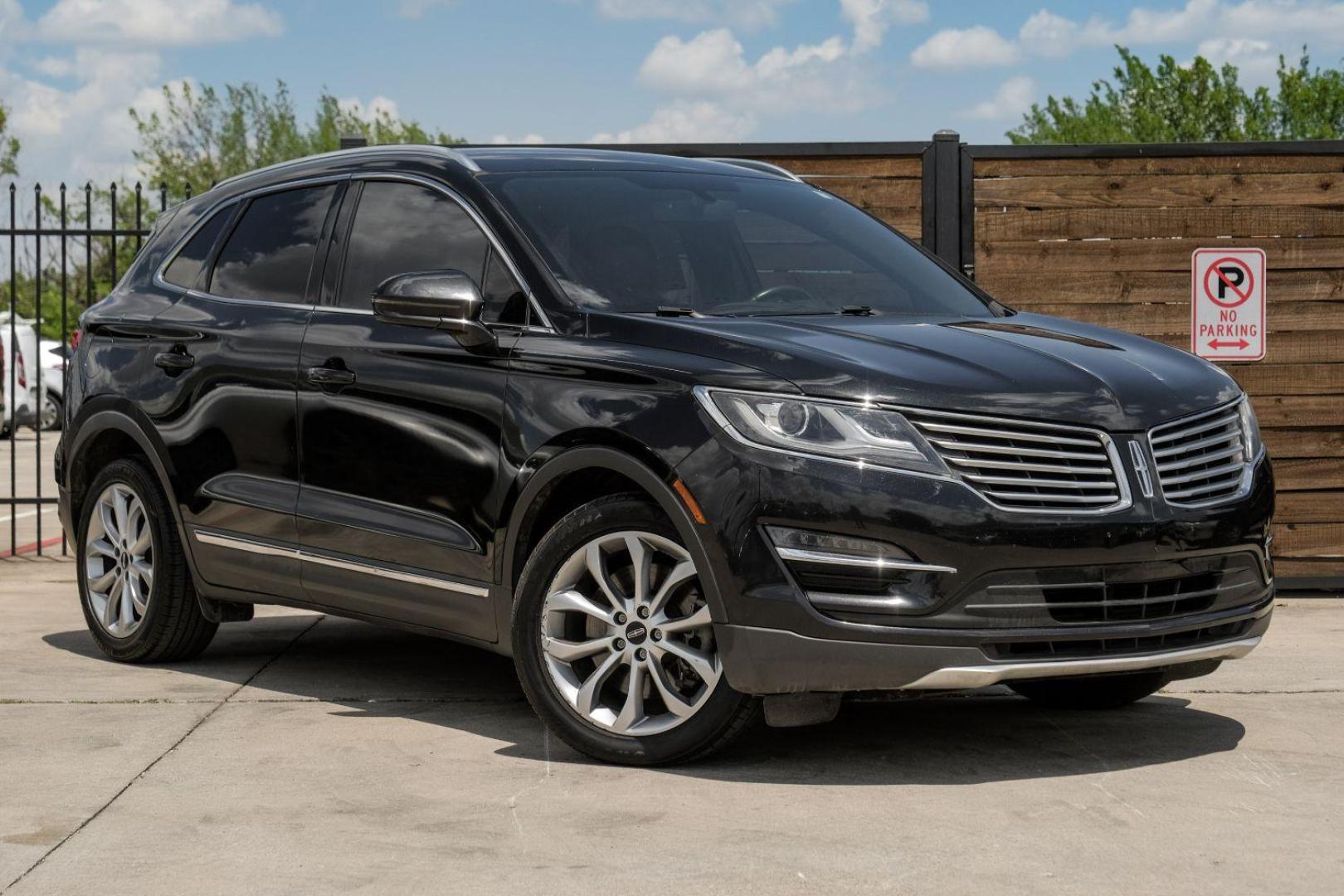 2015 black Lincoln MKC FWD (5LMCJ1A9XFU) with an 2.0L L4 DOHC 16V engine, 6-Speed Automatic transmission, located at 2401 E Main St., Grand Prairie, TX, 75050, (972) 262-4440, 32.748981, -96.969643 - Photo#4