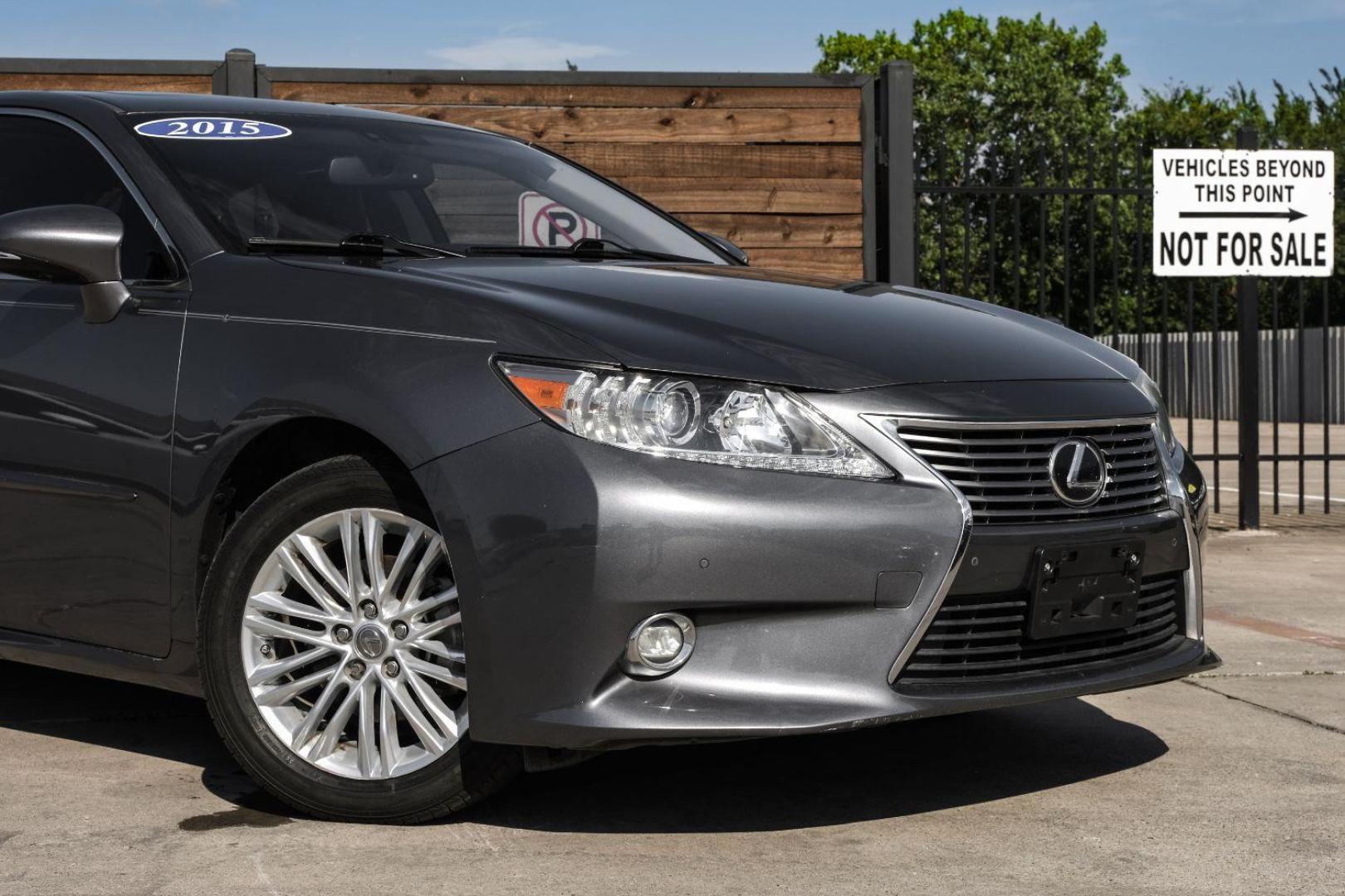 2015 Gray Lexus ES 350 Sedan (JTHBK1GG7F2) with an 3.5L V6 DOHC 24V engine, 6-Speed Automatic transmission, located at 2401 E Main St., Grand Prairie, TX, 75050, (972) 262-4440, 32.748981, -96.969643 - Photo#10