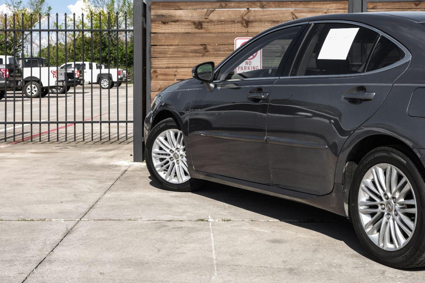 2015 Gray Lexus ES 350 Sedan (JTHBK1GG7F2) with an 3.5L V6 DOHC 24V engine, 6-Speed Automatic transmission, located at 2401 E Main St., Grand Prairie, TX, 75050, (972) 262-4440, 32.748981, -96.969643 - Photo#17