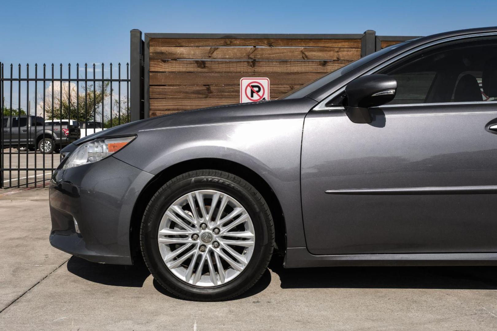 2015 Gray Lexus ES 350 Sedan (JTHBK1GG7F2) with an 3.5L V6 DOHC 24V engine, 6-Speed Automatic transmission, located at 2401 E Main St., Grand Prairie, TX, 75050, (972) 262-4440, 32.748981, -96.969643 - Photo#38