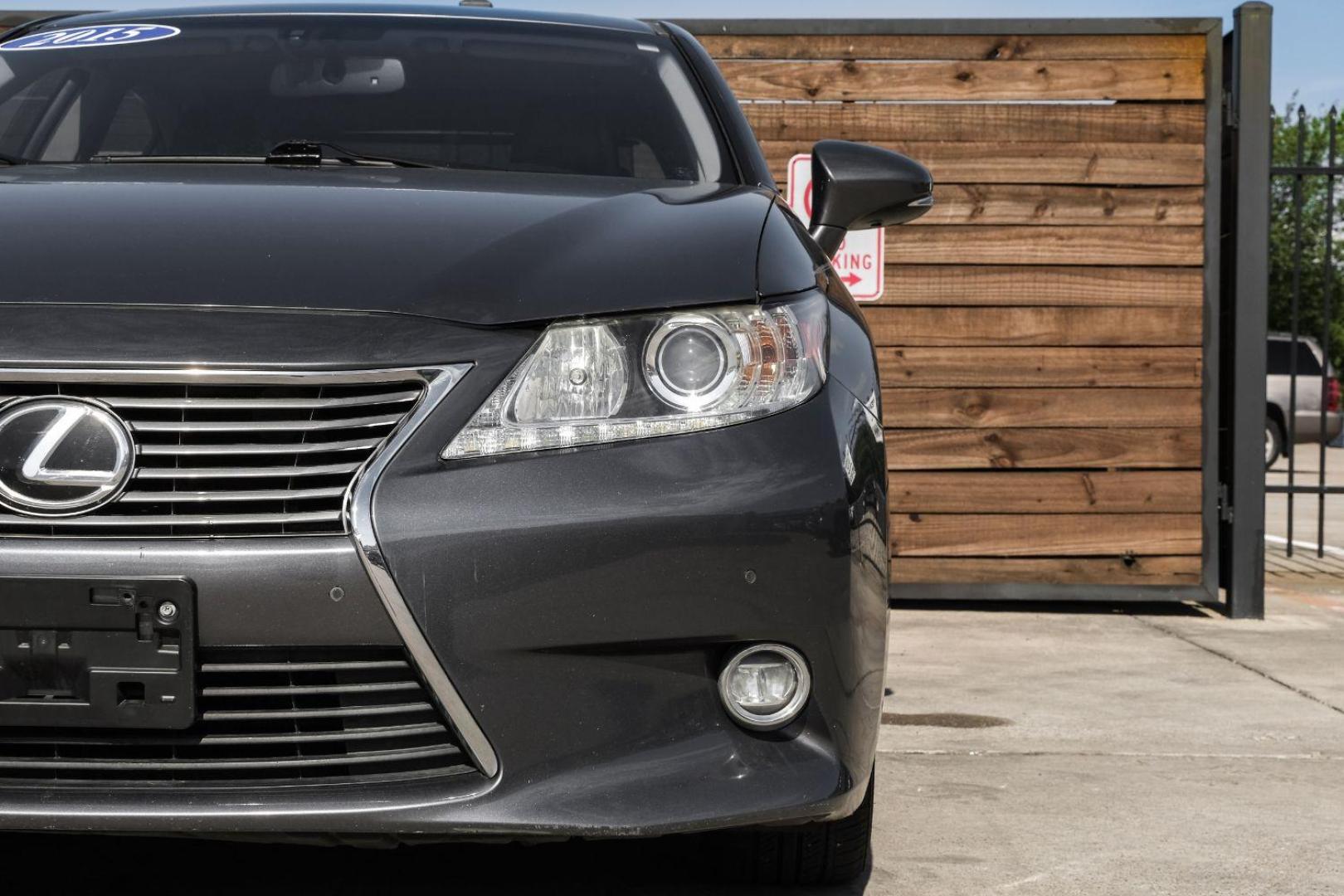 2015 Gray Lexus ES 350 Sedan (JTHBK1GG7F2) with an 3.5L V6 DOHC 24V engine, 6-Speed Automatic transmission, located at 2401 E Main St., Grand Prairie, TX, 75050, (972) 262-4440, 32.748981, -96.969643 - Photo#54